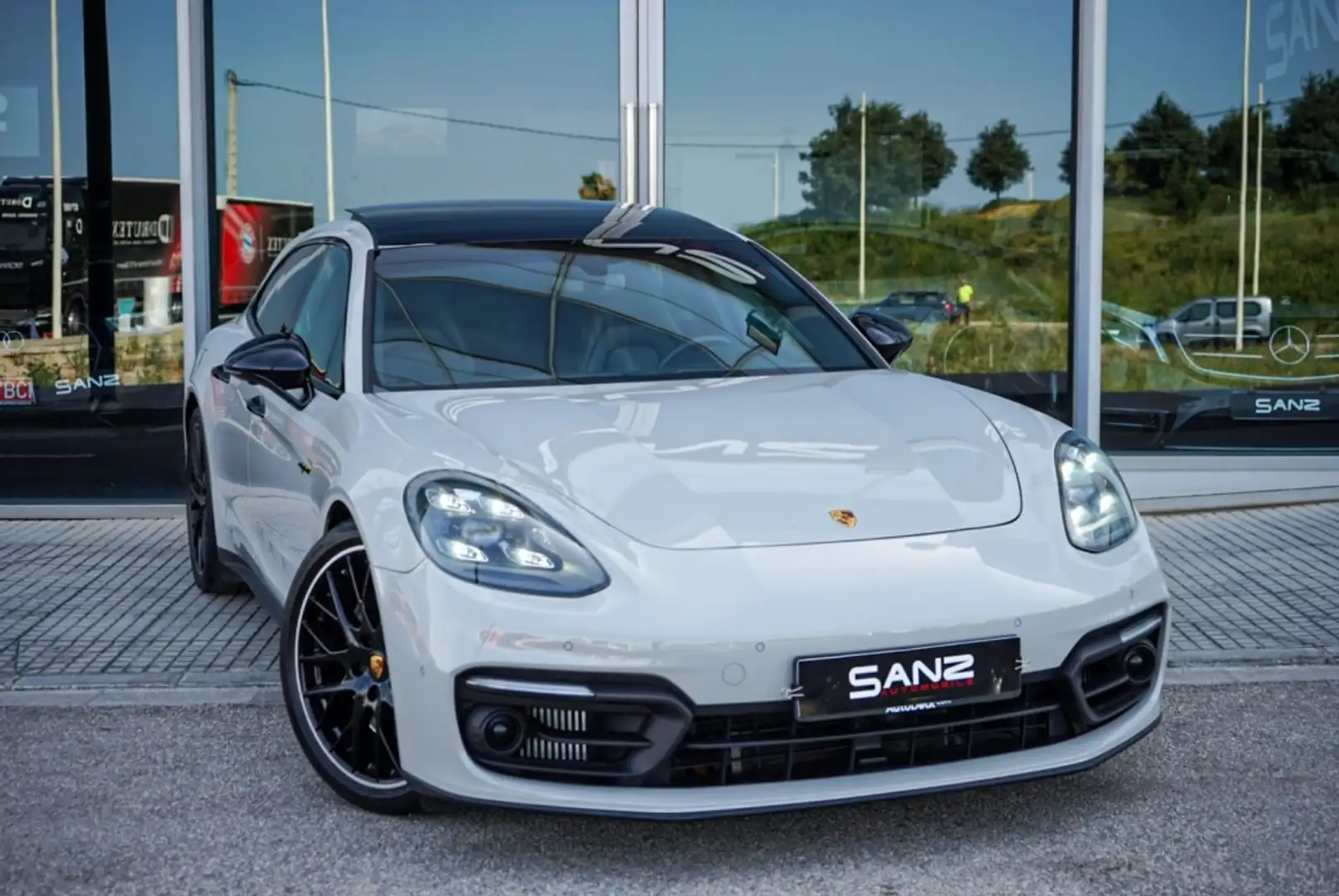 Porsche Panamera 4S E-Hybrid Sport Turismo Beige - 2