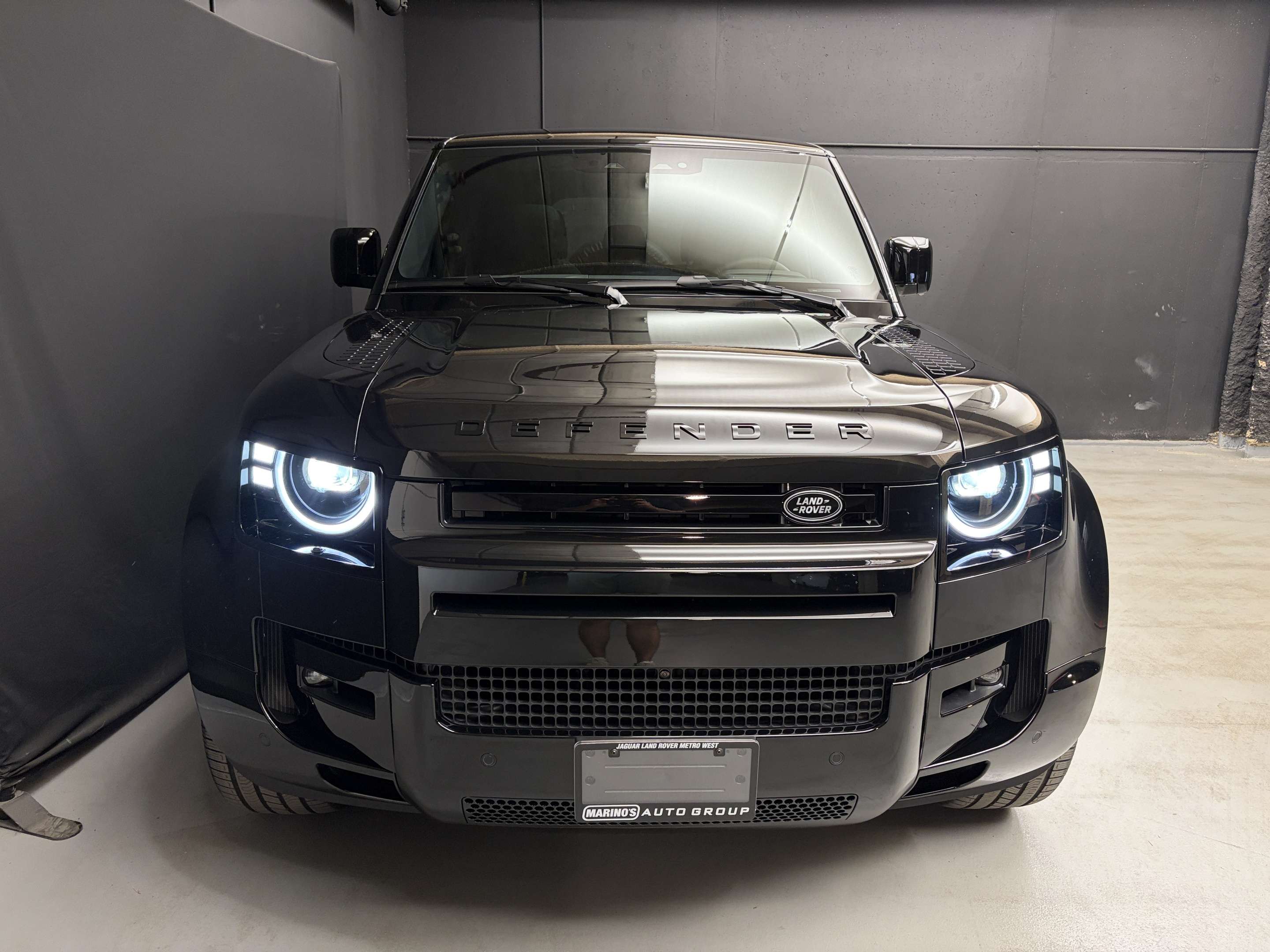 2026 Land Rover Defender X-Dynamic SE alt 2