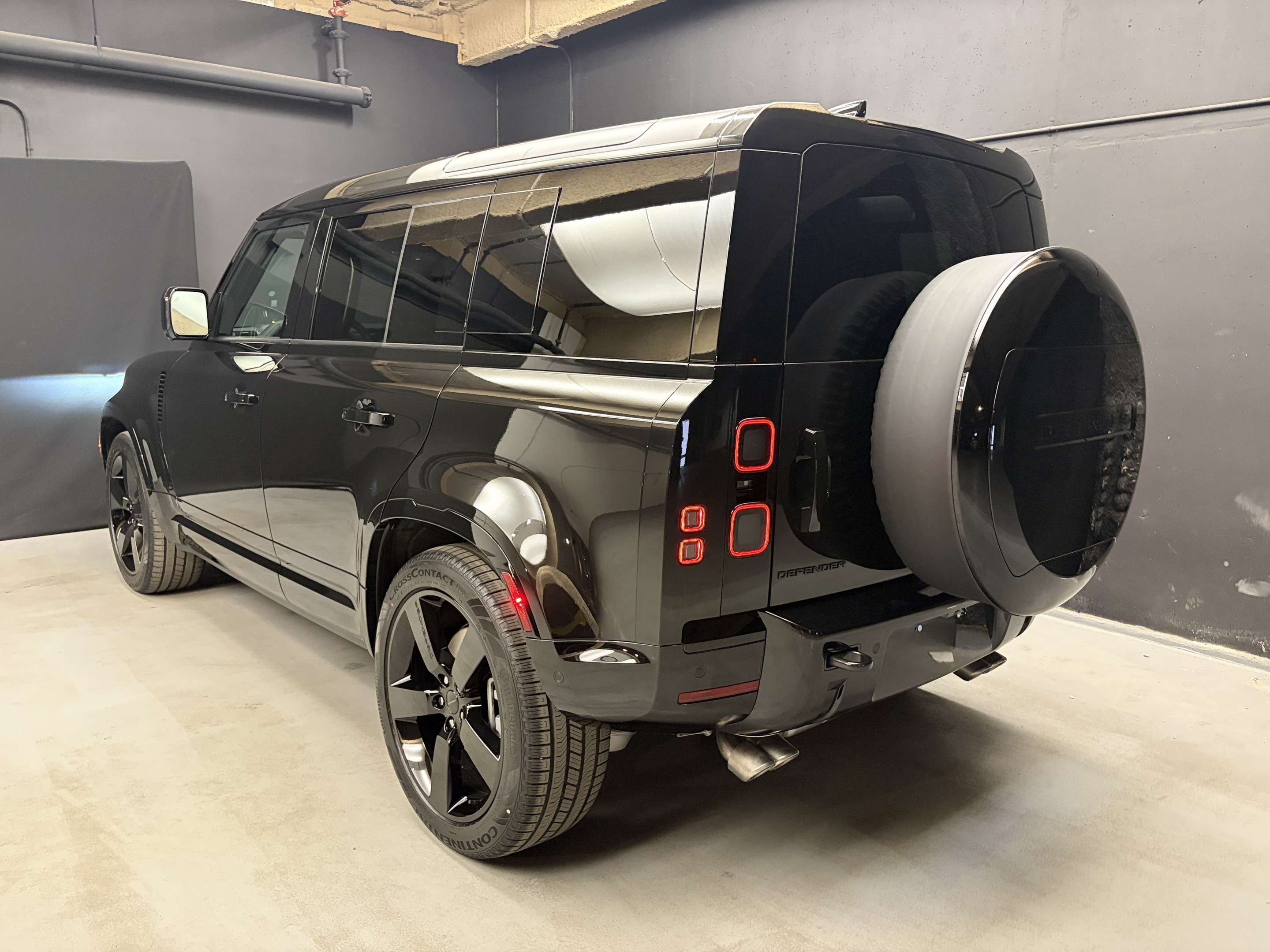 2026 Land Rover Defender X-Dynamic SE alt 5