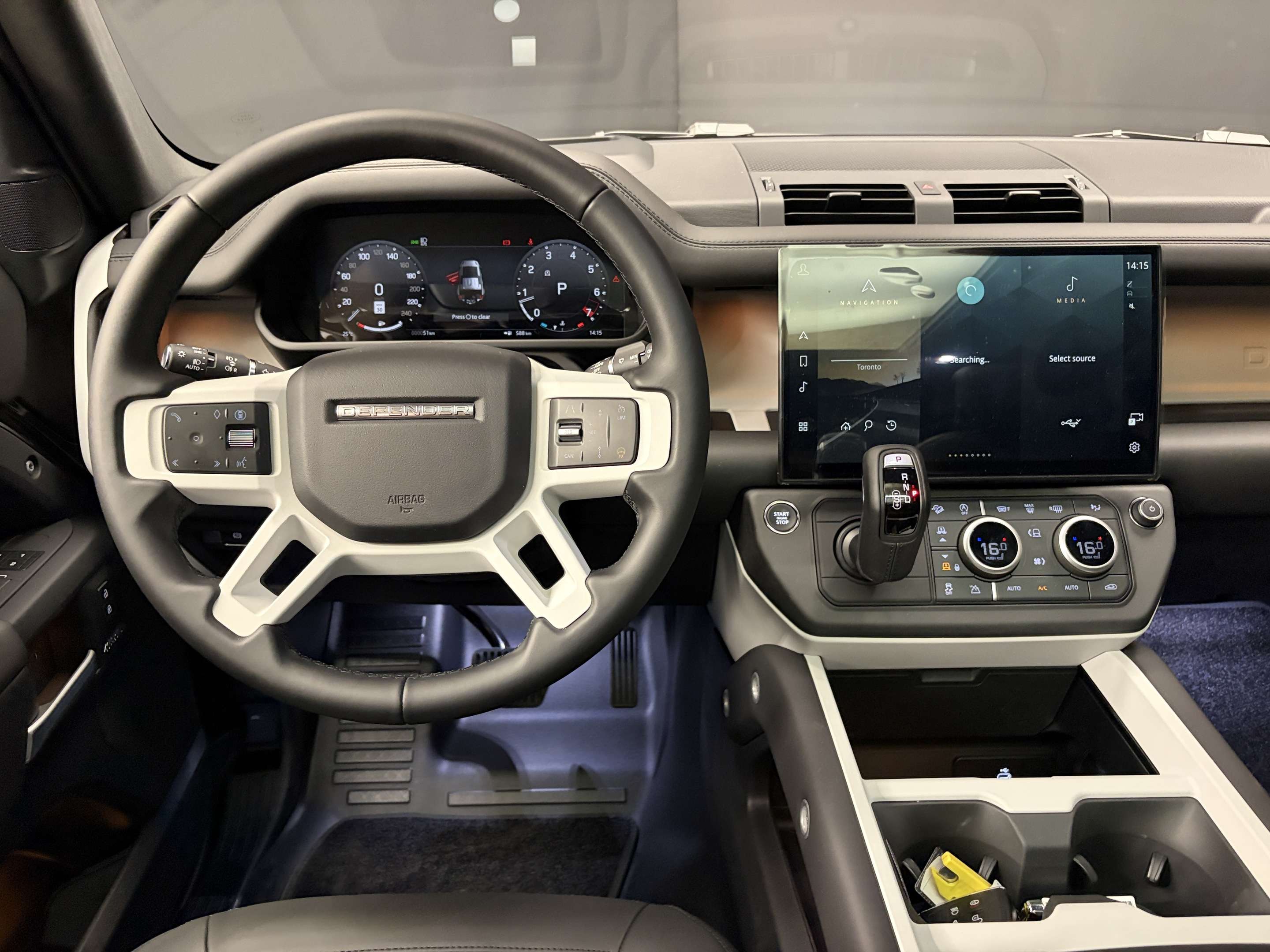 2026 Land Rover Defender X-Dynamic SE thumb 13