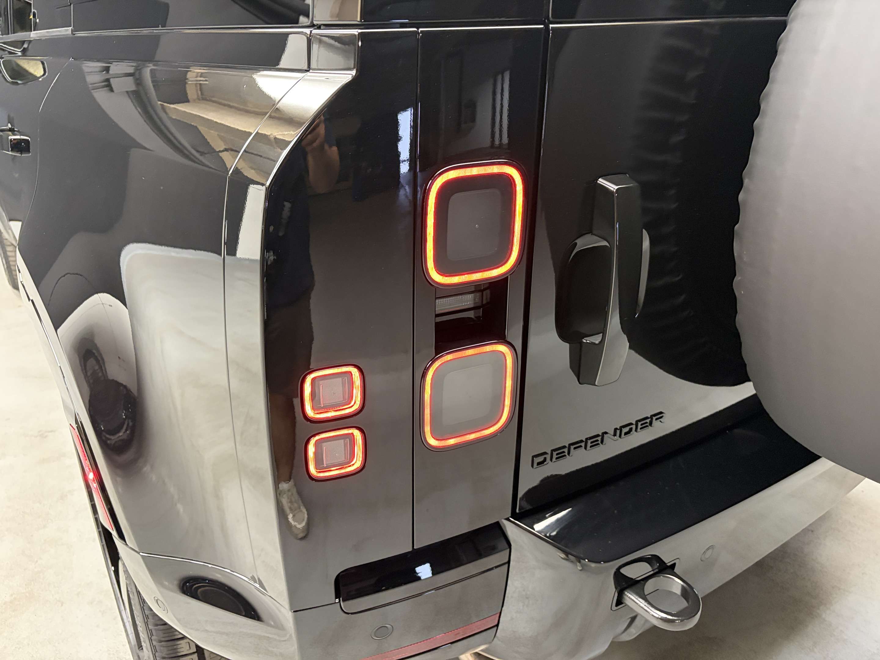 2026 Land Rover Defender X-Dynamic SE thumb 7