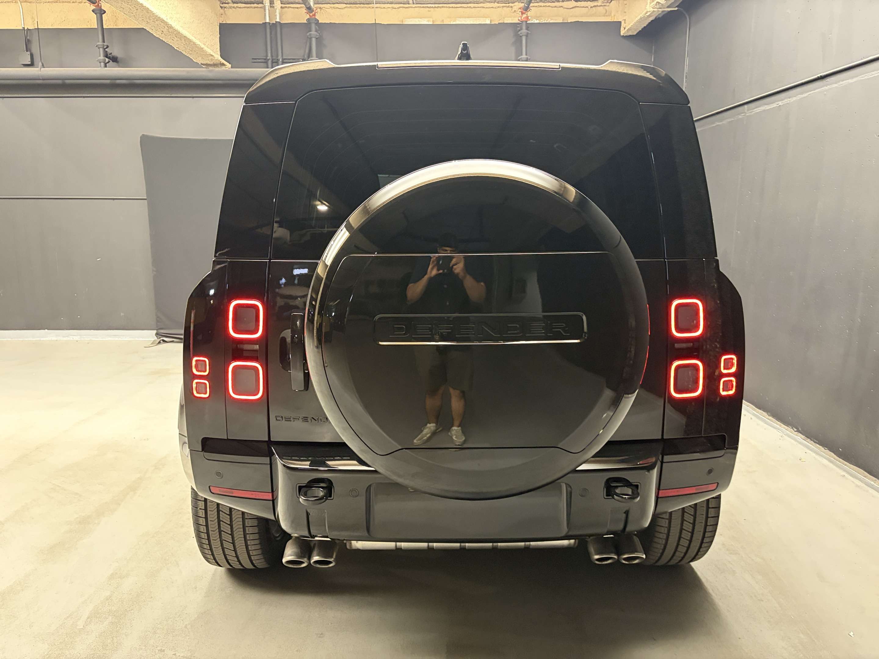 2026 Land Rover Defender X-Dynamic SE thumb 6