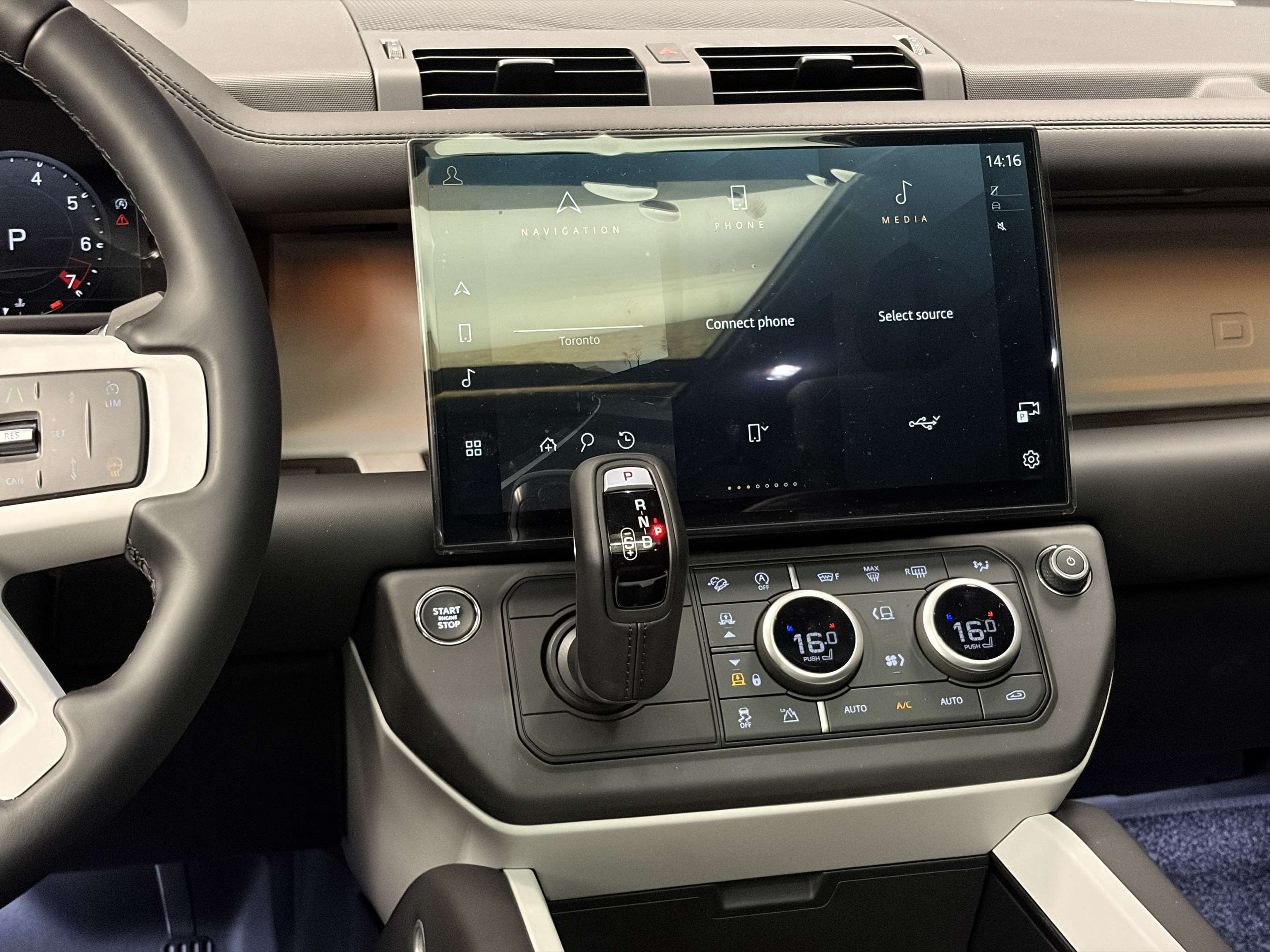 2026 Land Rover Defender X-Dynamic SE thumb 15