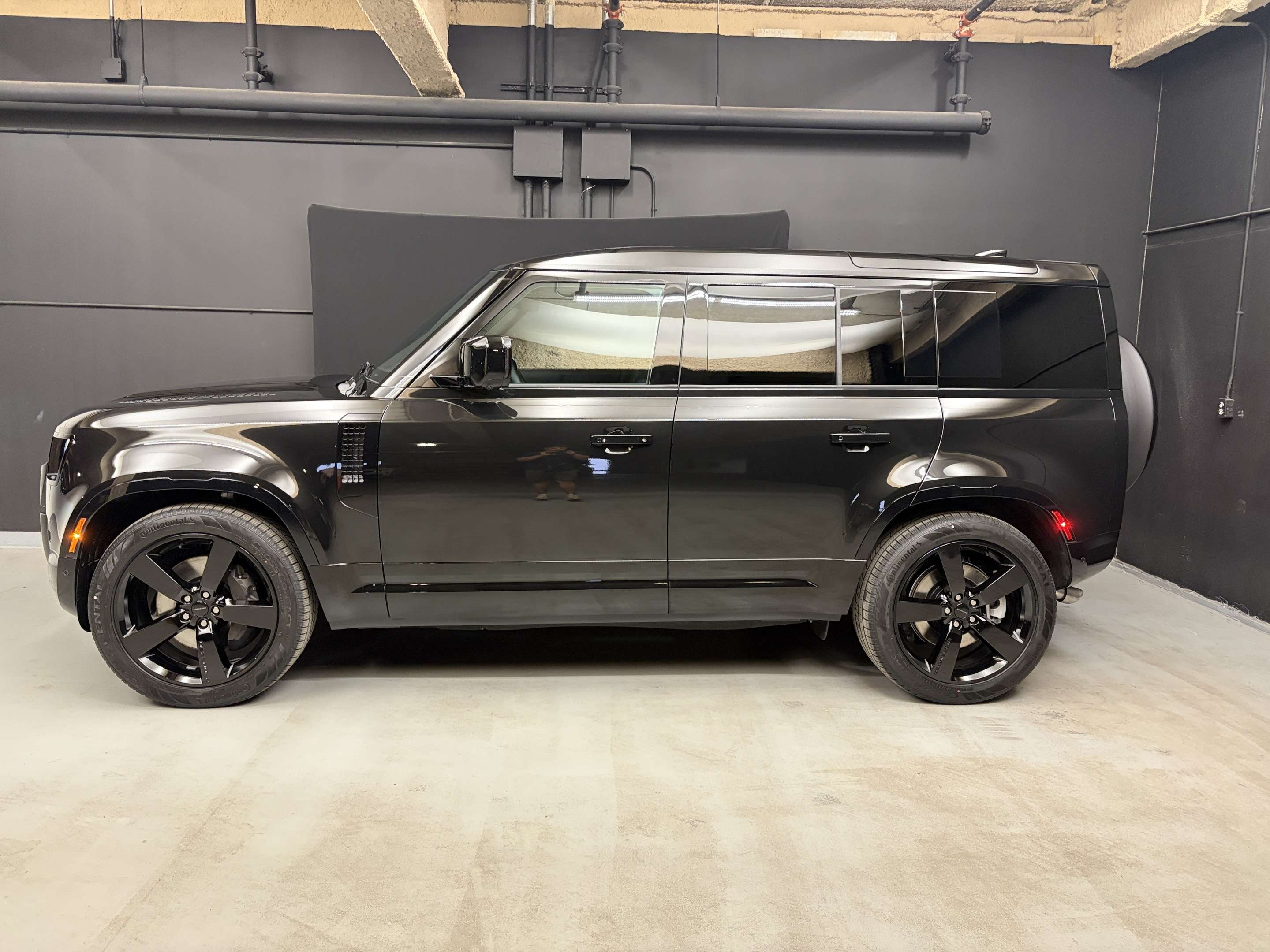 2026 Land Rover Defender X-Dynamic SE alt 3
