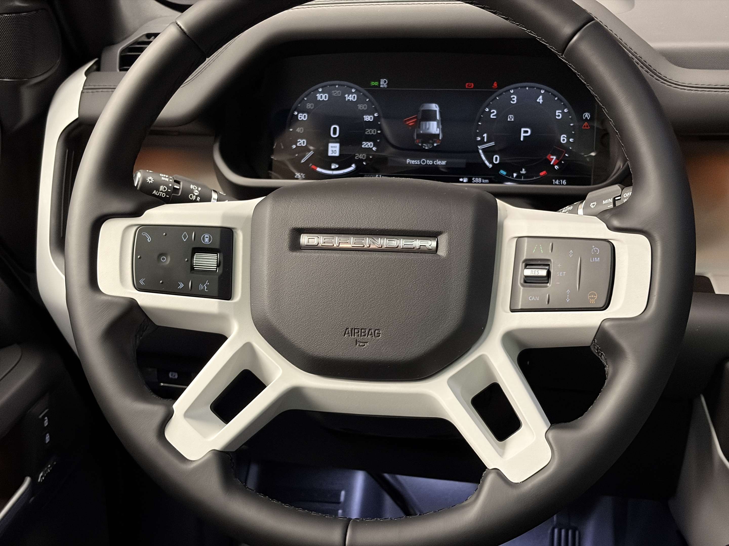 2026 Land Rover Defender X-Dynamic SE thumb 14