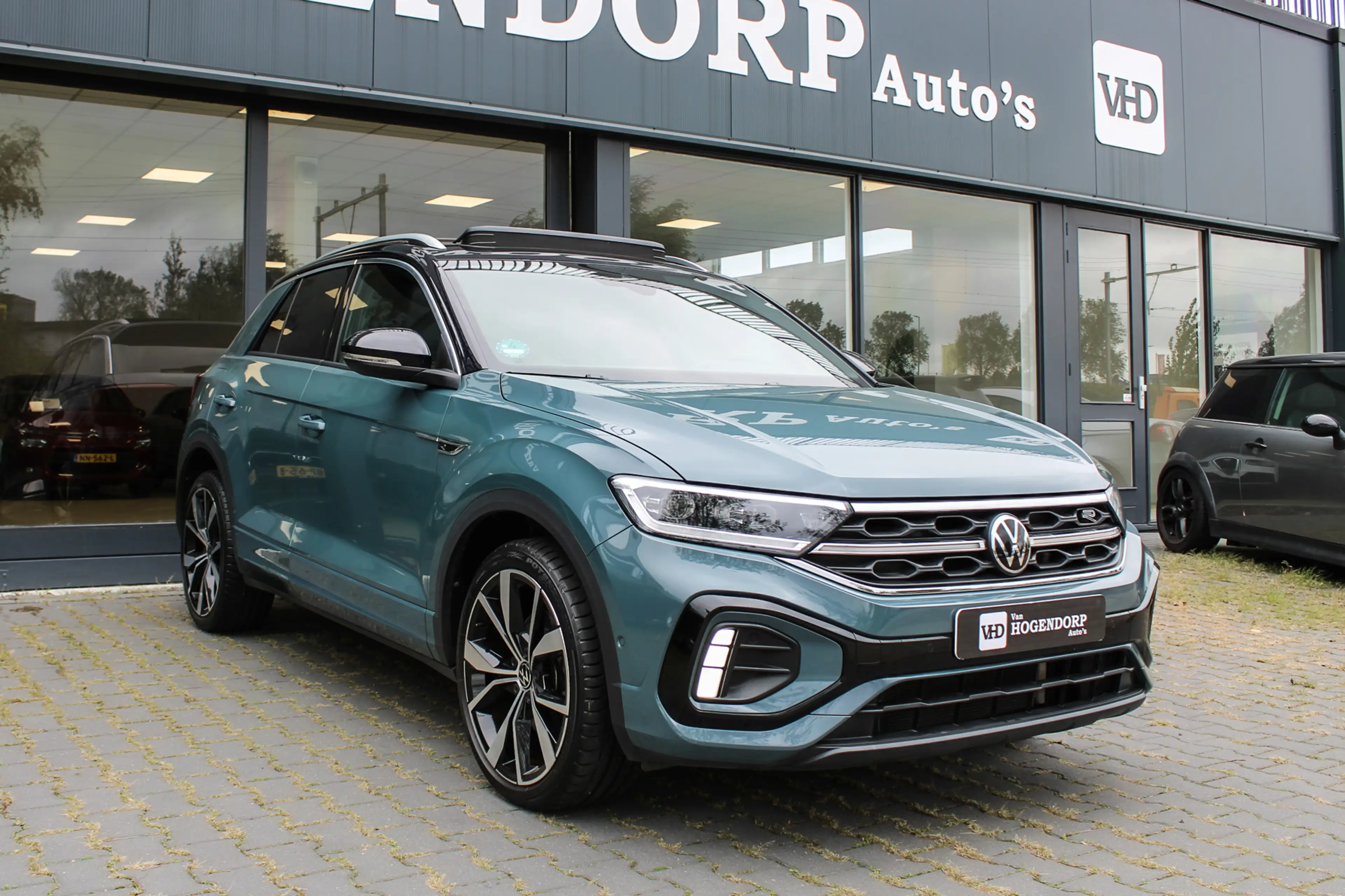 Volkswagen T-Roc 1.5 TSI R-Line PANO NAVI CAMERA KEYLESS GO — photo 3