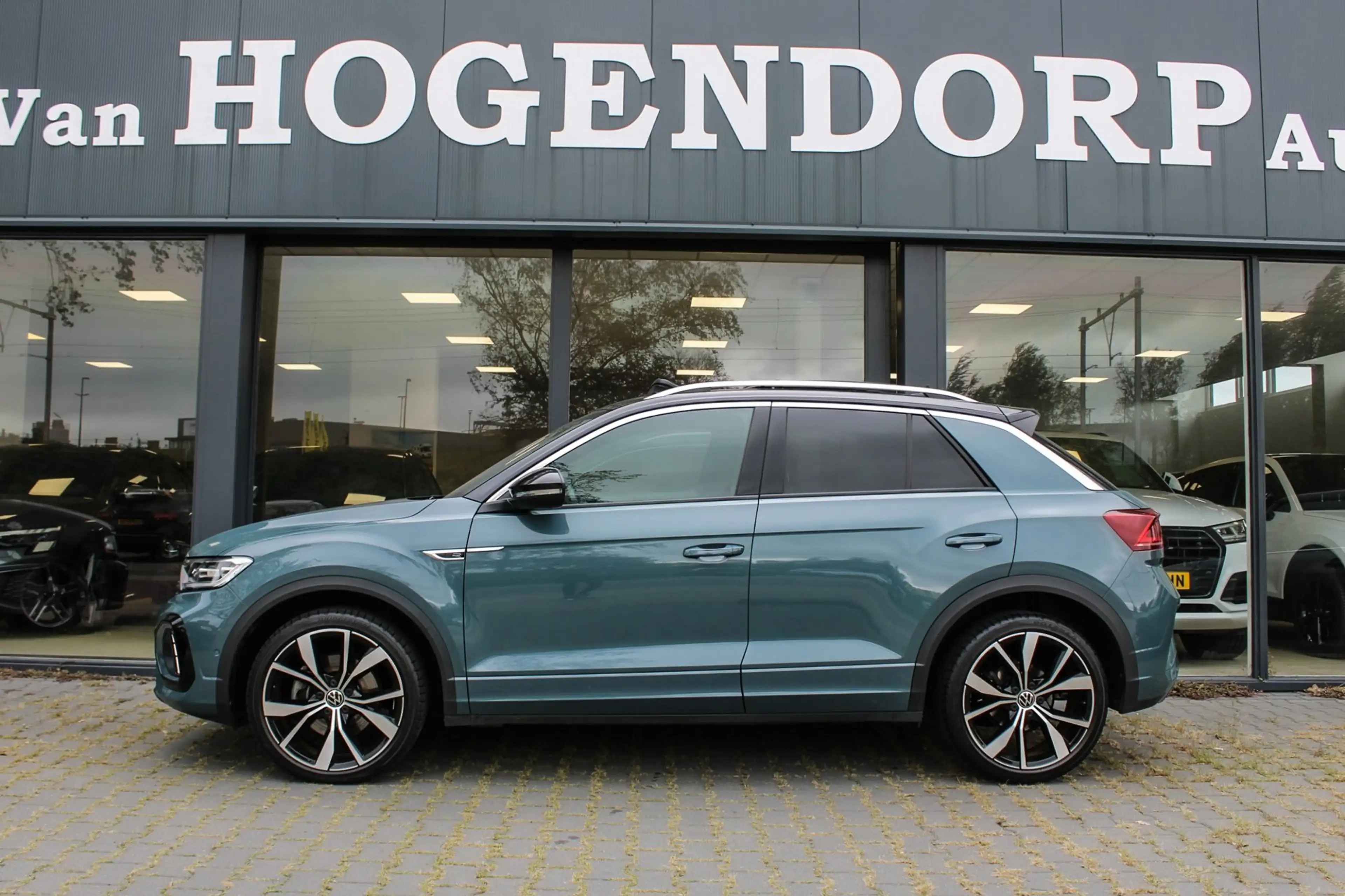 Volkswagen T-Roc 1.5 TSI R-Line PANO NAVI CAMERA KEYLESS GO — photo 4
