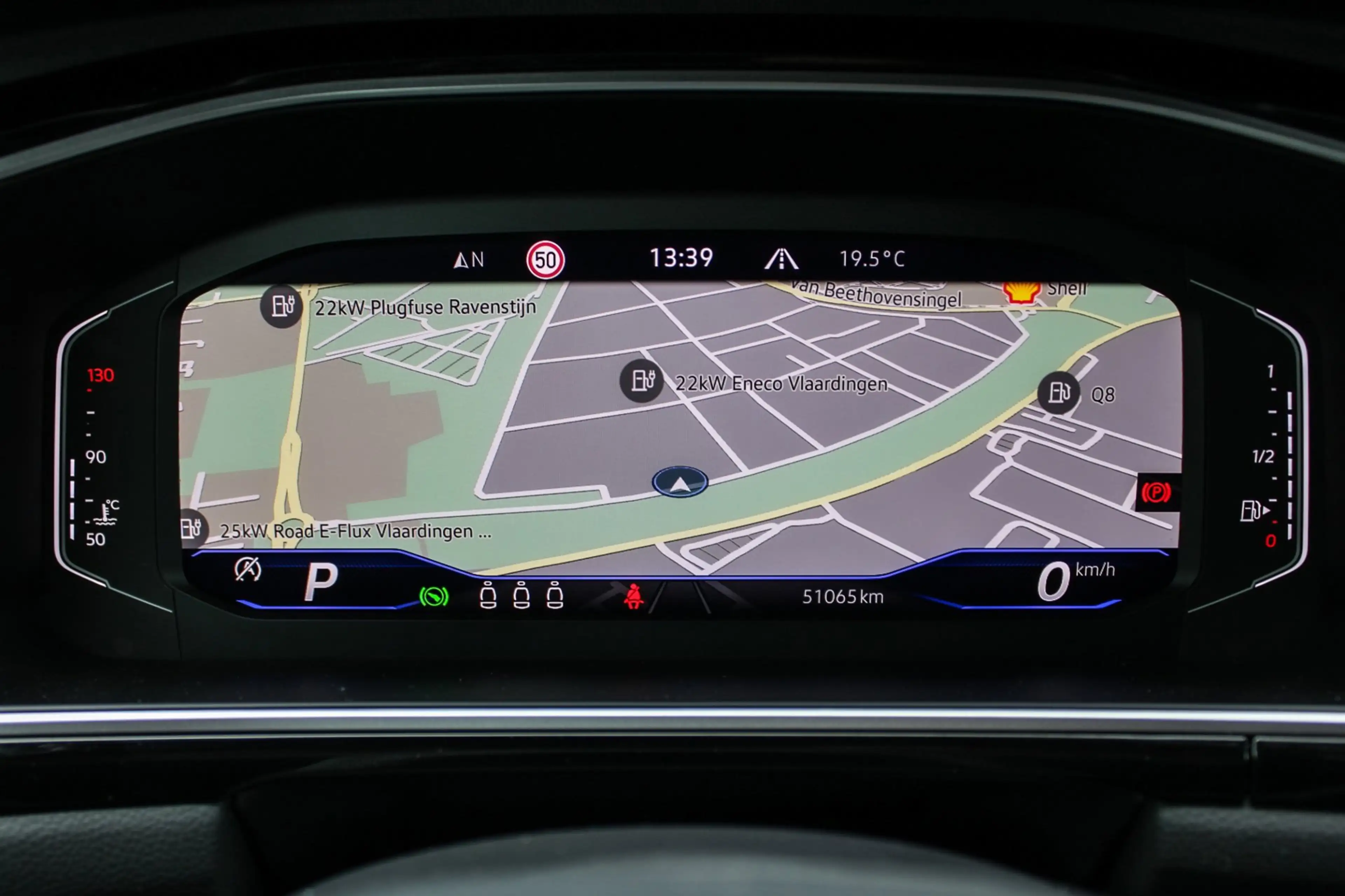 Volkswagen T-Roc 1.5 TSI R-Line PANO NAVI CAMERA KEYLESS GO — photo 22