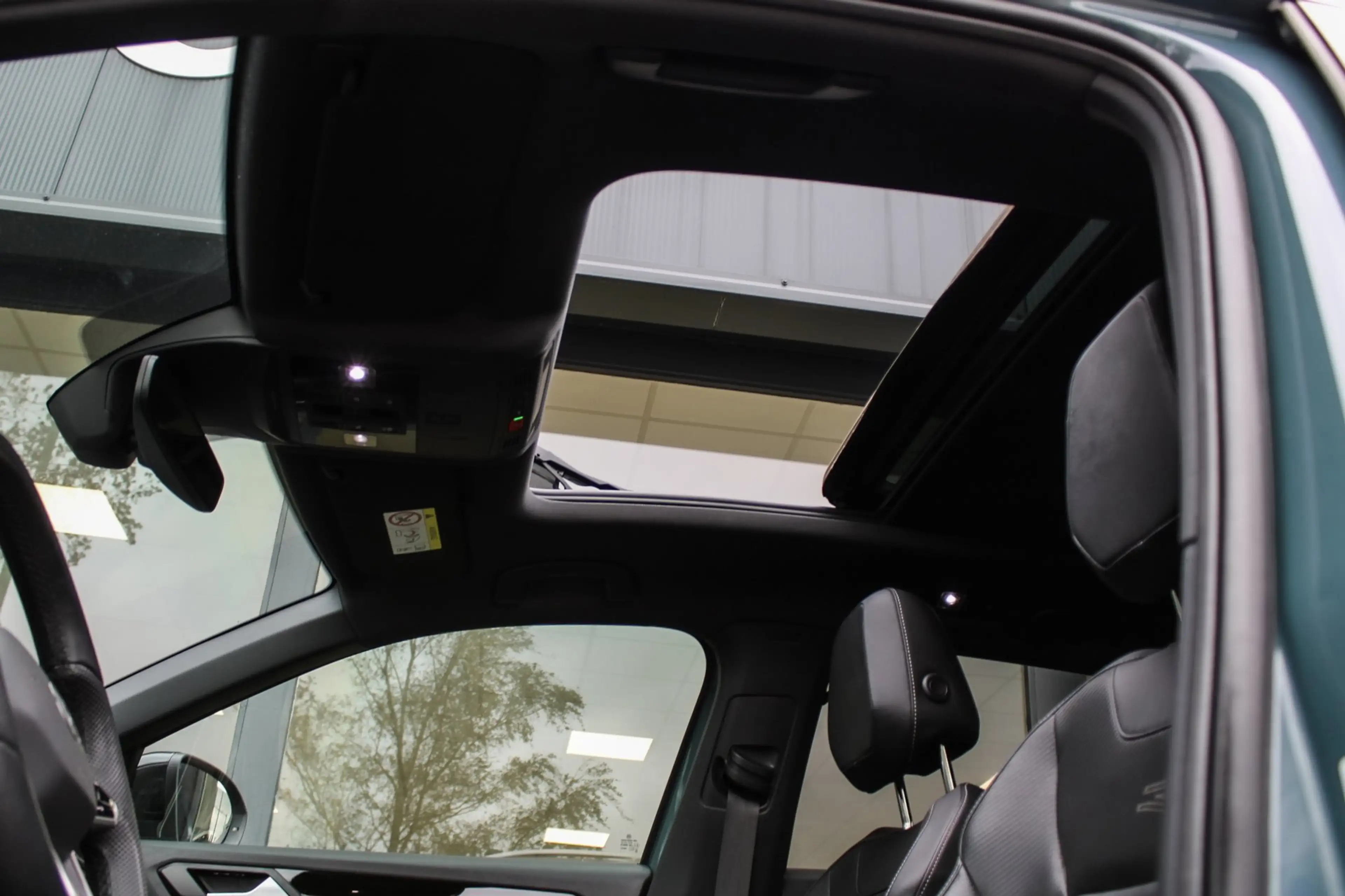 Volkswagen T-Roc 1.5 TSI R-Line PANO NAVI CAMERA KEYLESS GO — photo 16