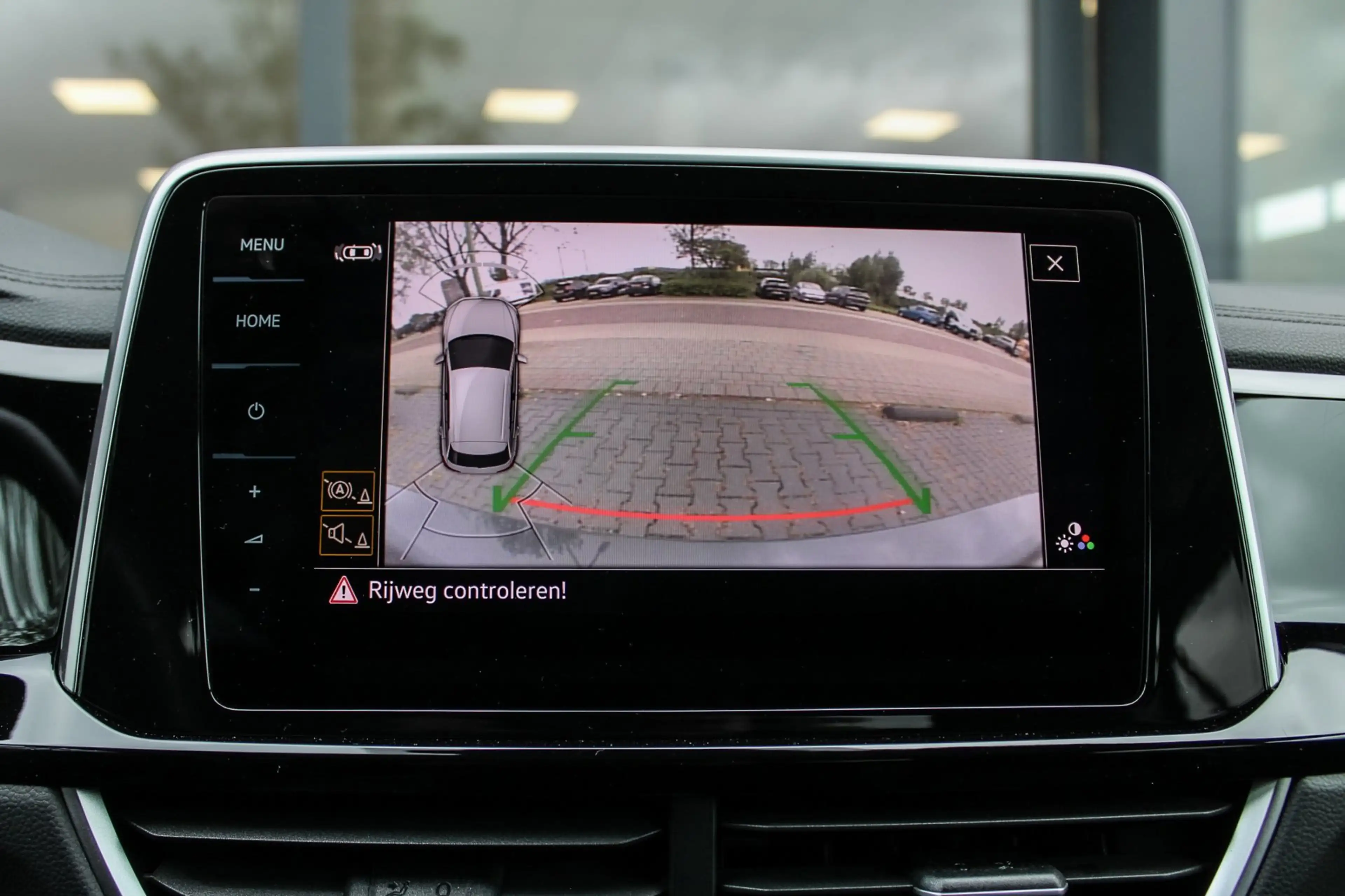 Volkswagen T-Roc 1.5 TSI R-Line PANO NAVI CAMERA KEYLESS GO — photo 10