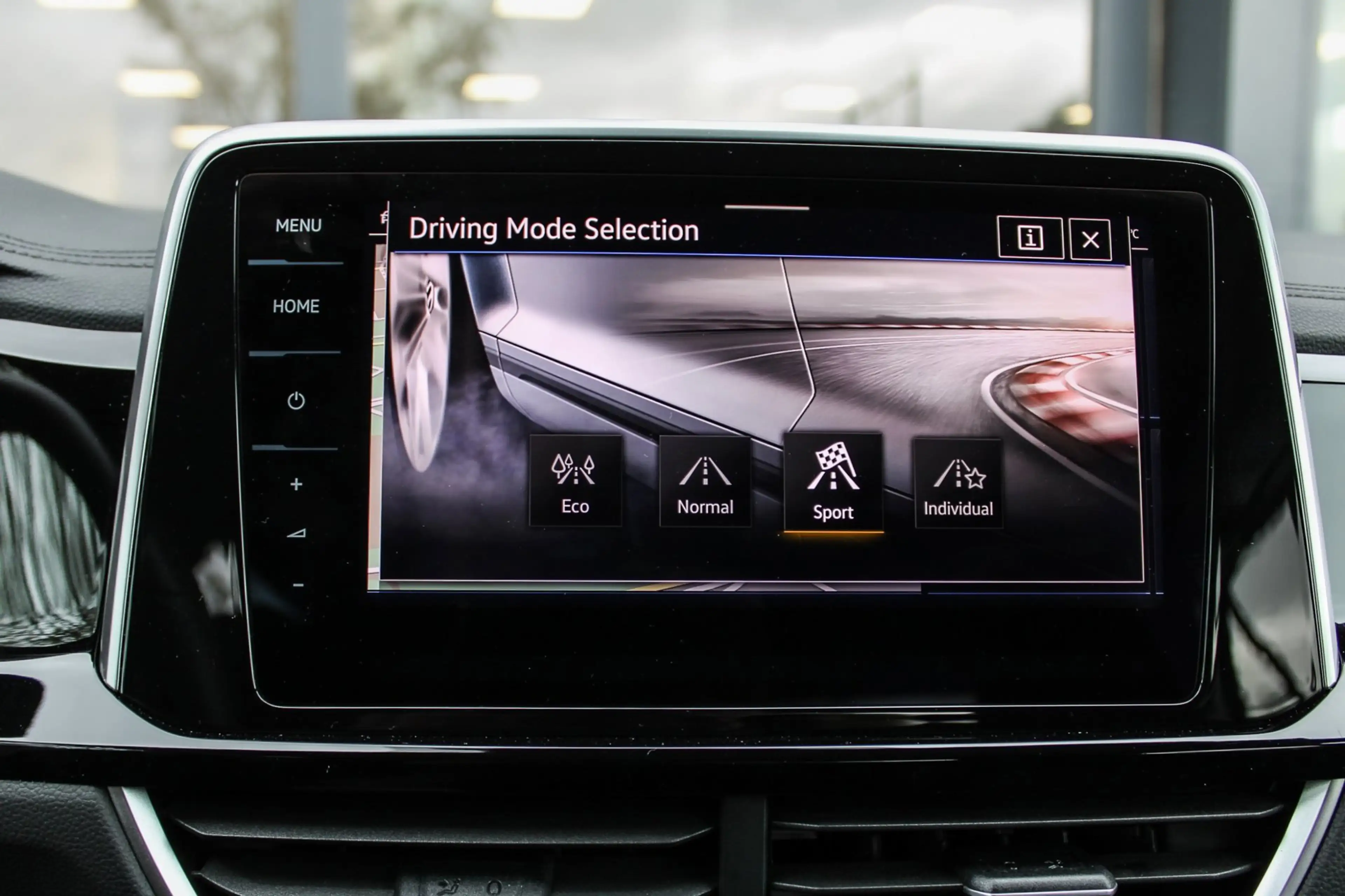 Volkswagen T-Roc 1.5 TSI R-Line PANO NAVI CAMERA KEYLESS GO — photo 12