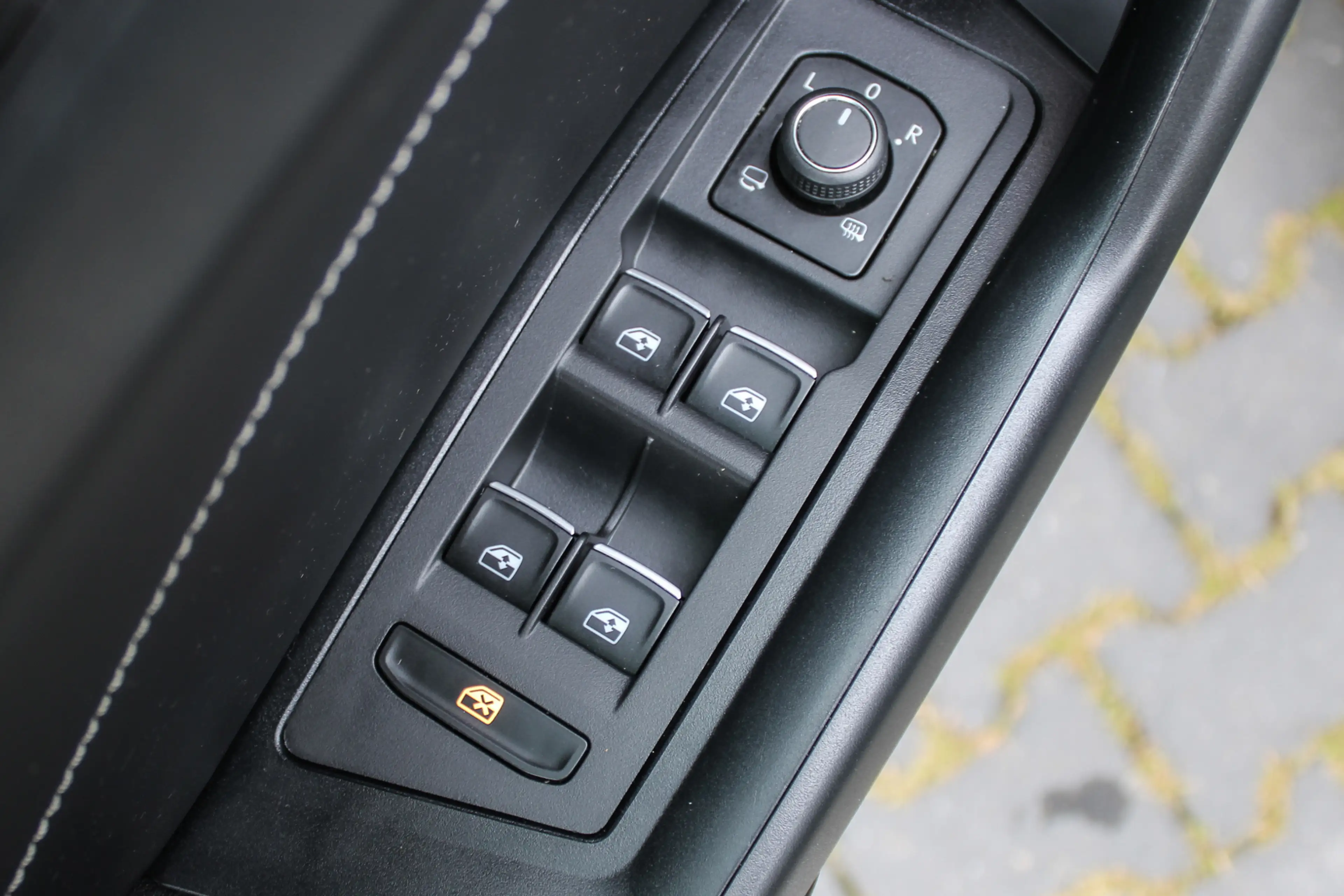 Volkswagen T-Roc 1.5 TSI R-Line PANO NAVI CAMERA KEYLESS GO — photo 23