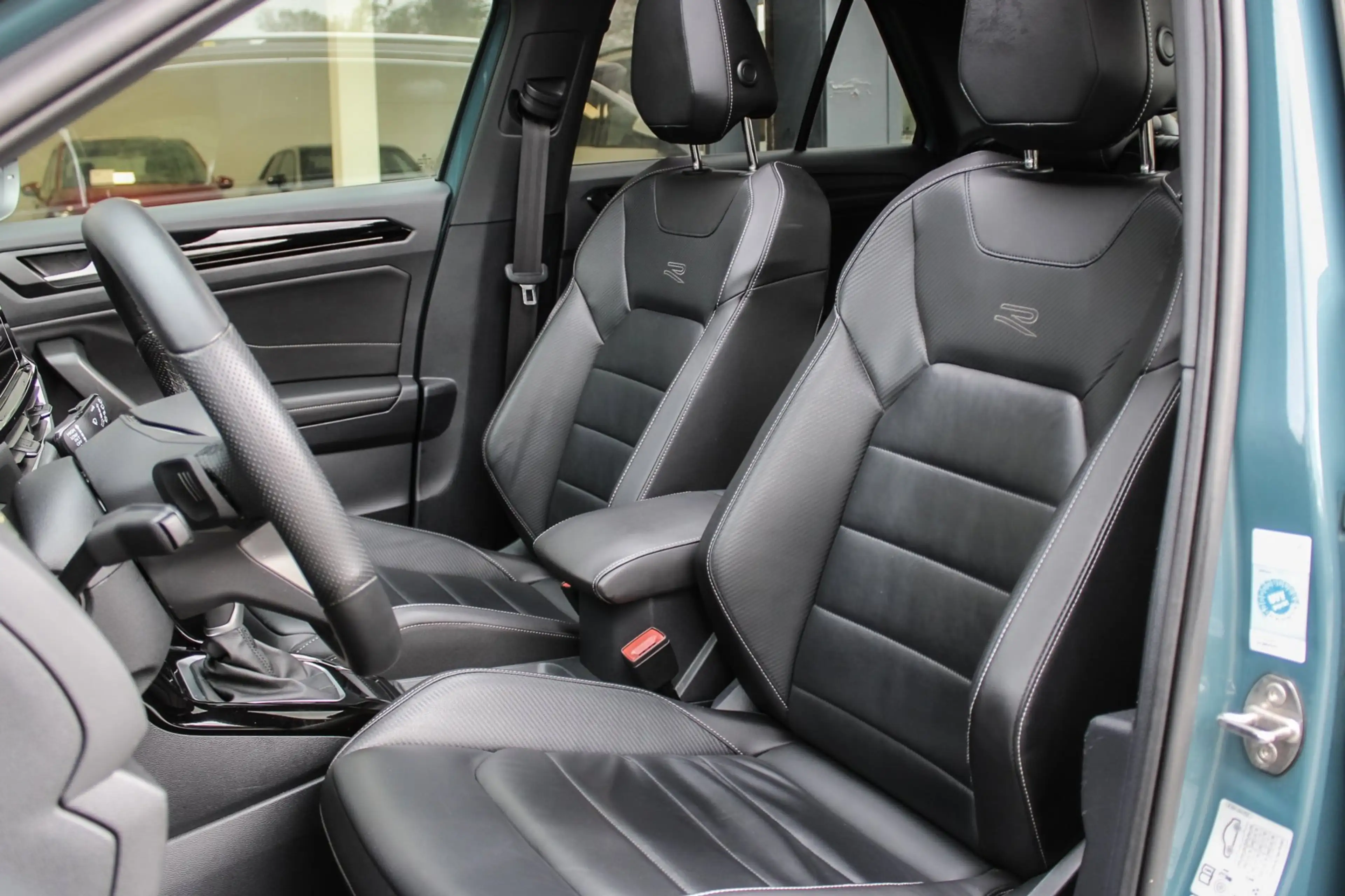 Volkswagen T-Roc 1.5 TSI R-Line PANO NAVI CAMERA KEYLESS GO — photo 26