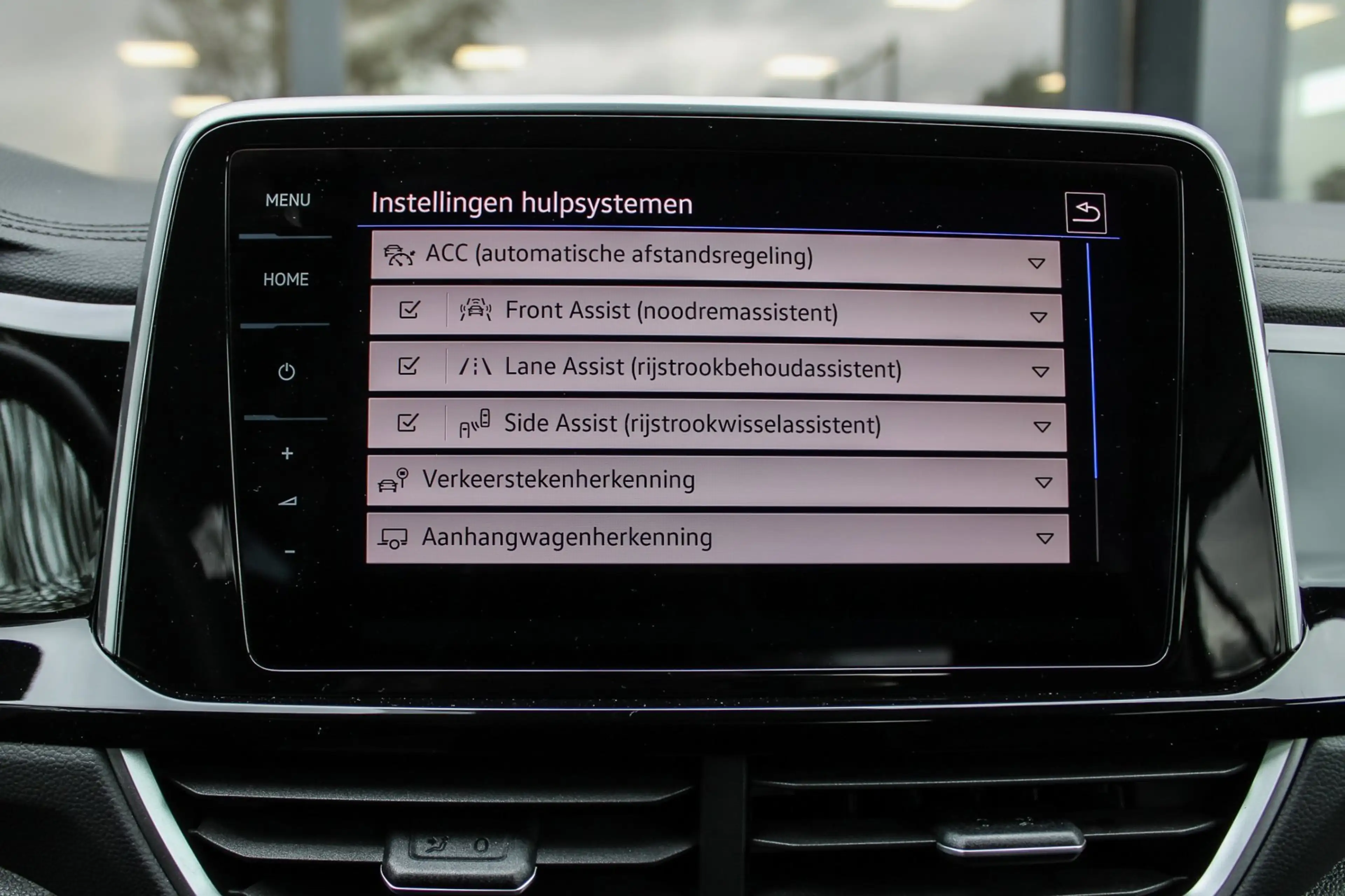 Volkswagen T-Roc 1.5 TSI R-Line PANO NAVI CAMERA KEYLESS GO — photo 13
