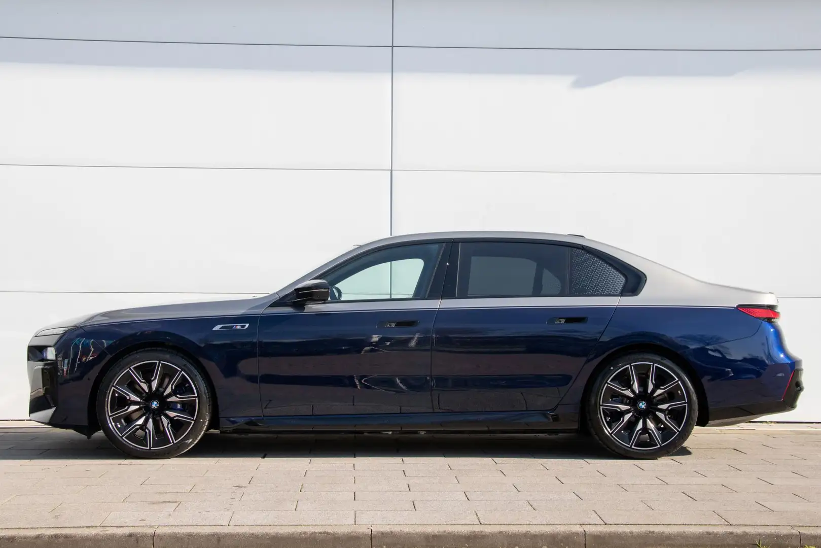 BMW i7 M70 xDrive | Sky Lounge | Bowers & Wilkins | Conno Сірий - 2