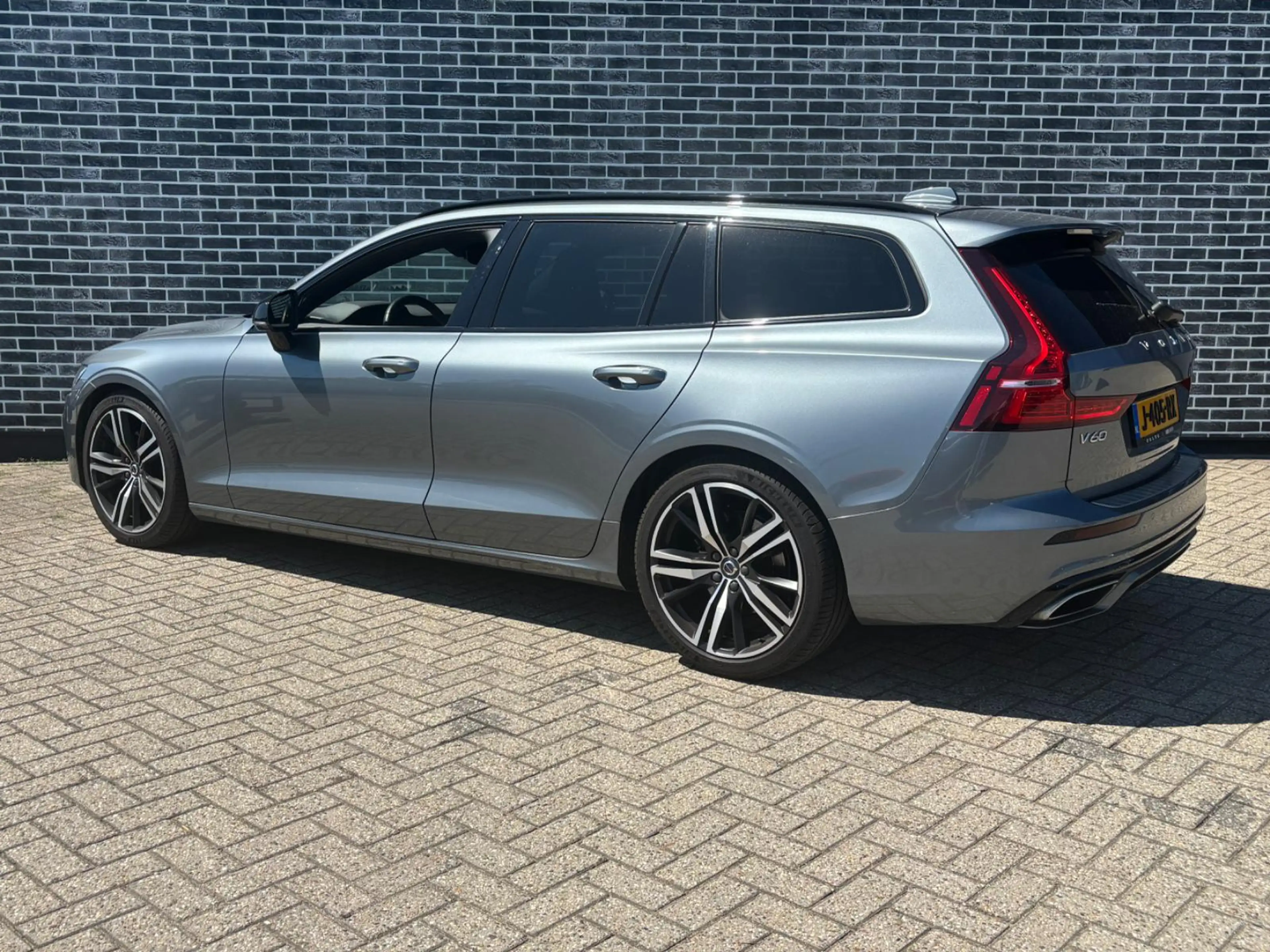 Volvo V60 2.0 T4 R-Design | Trekhaak | Harman Kardon Audio | — photo 4