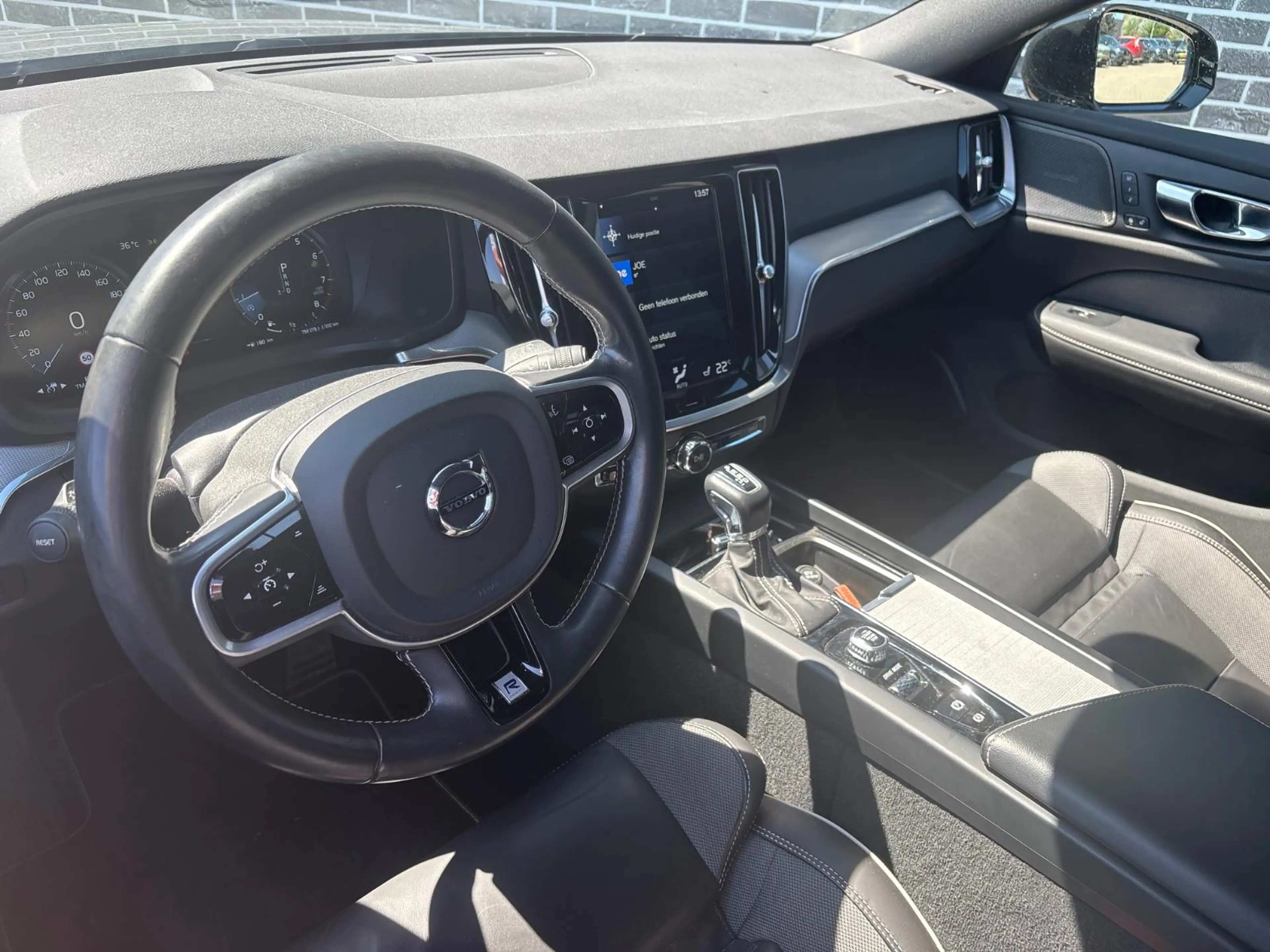 Volvo V60 2.0 T4 R-Design | Trekhaak | Harman Kardon Audio | — photo 5