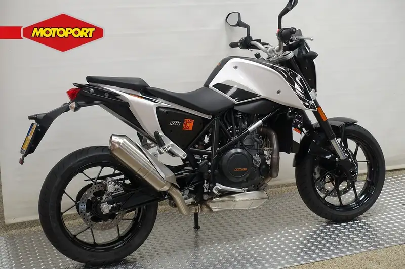 KTM 690 Duke - foto 5