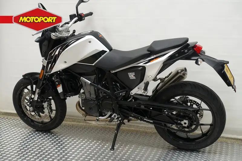 KTM 690 Duke - foto 7