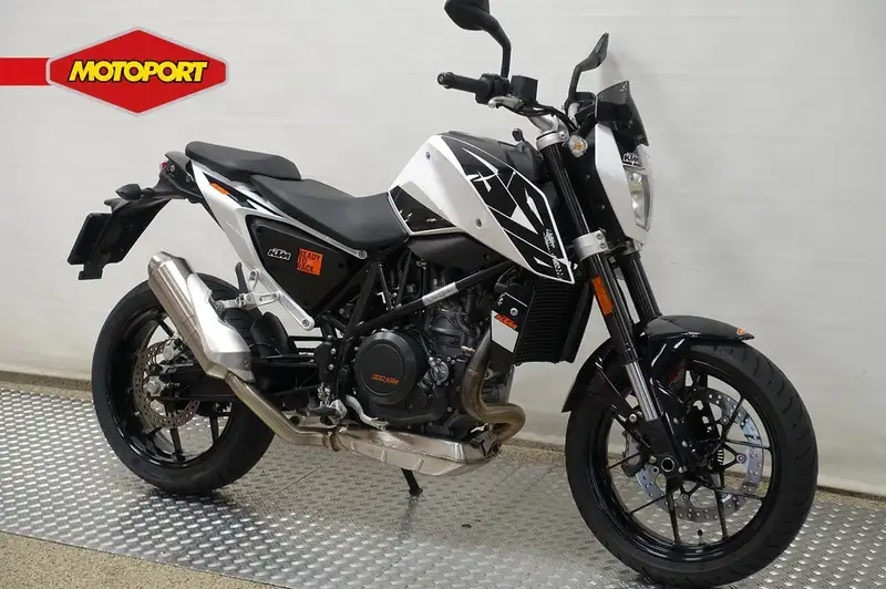 KTM 690 Duke - foto 4