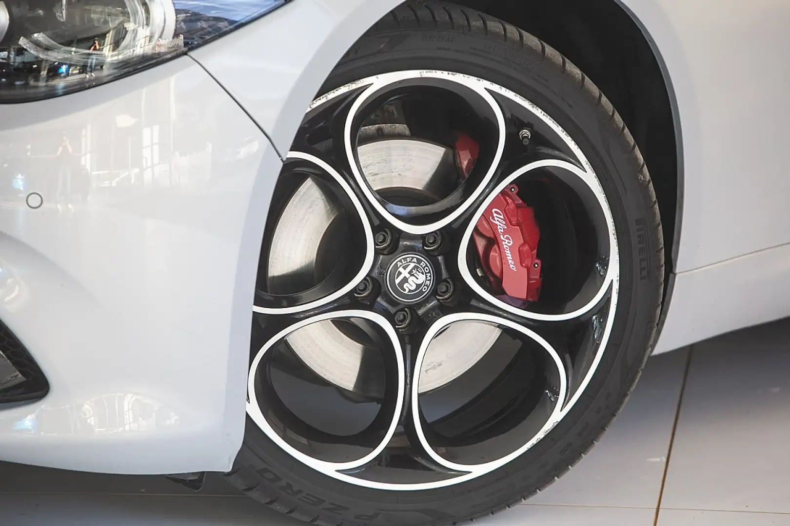 Alfa Romeo Giulia Veloce 2,2 16V 210 AT8 Q4 AWD Weiß - 2