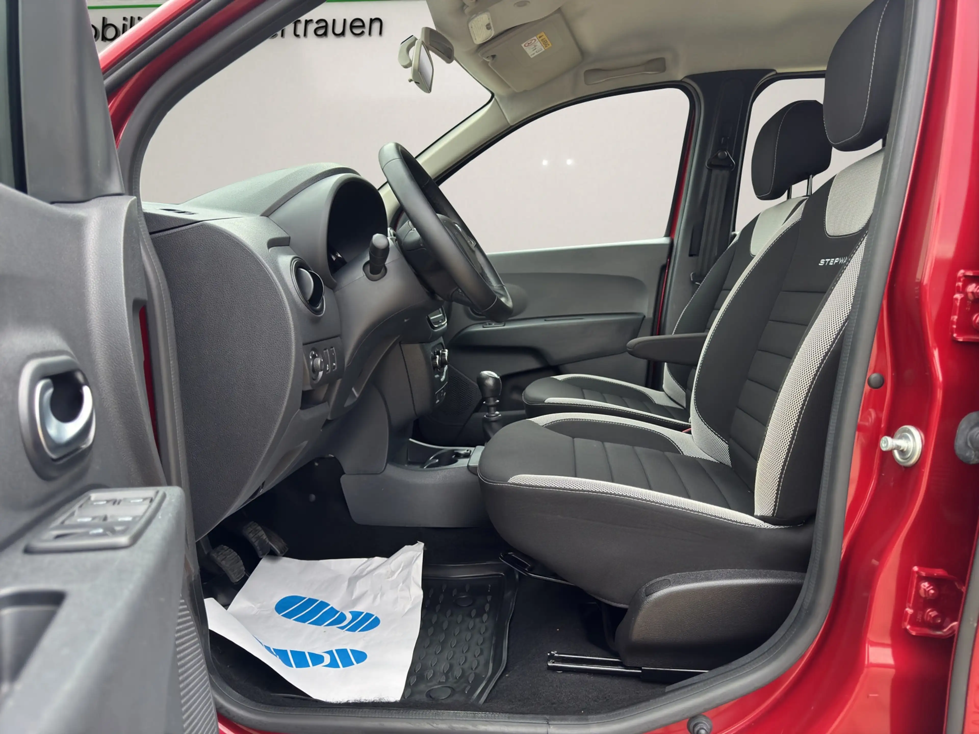 Dacia Lodgy Stepway Pro~1,3 Ltr. - 96 kW TCE KAT~R-KAMERA~131 — photo 12