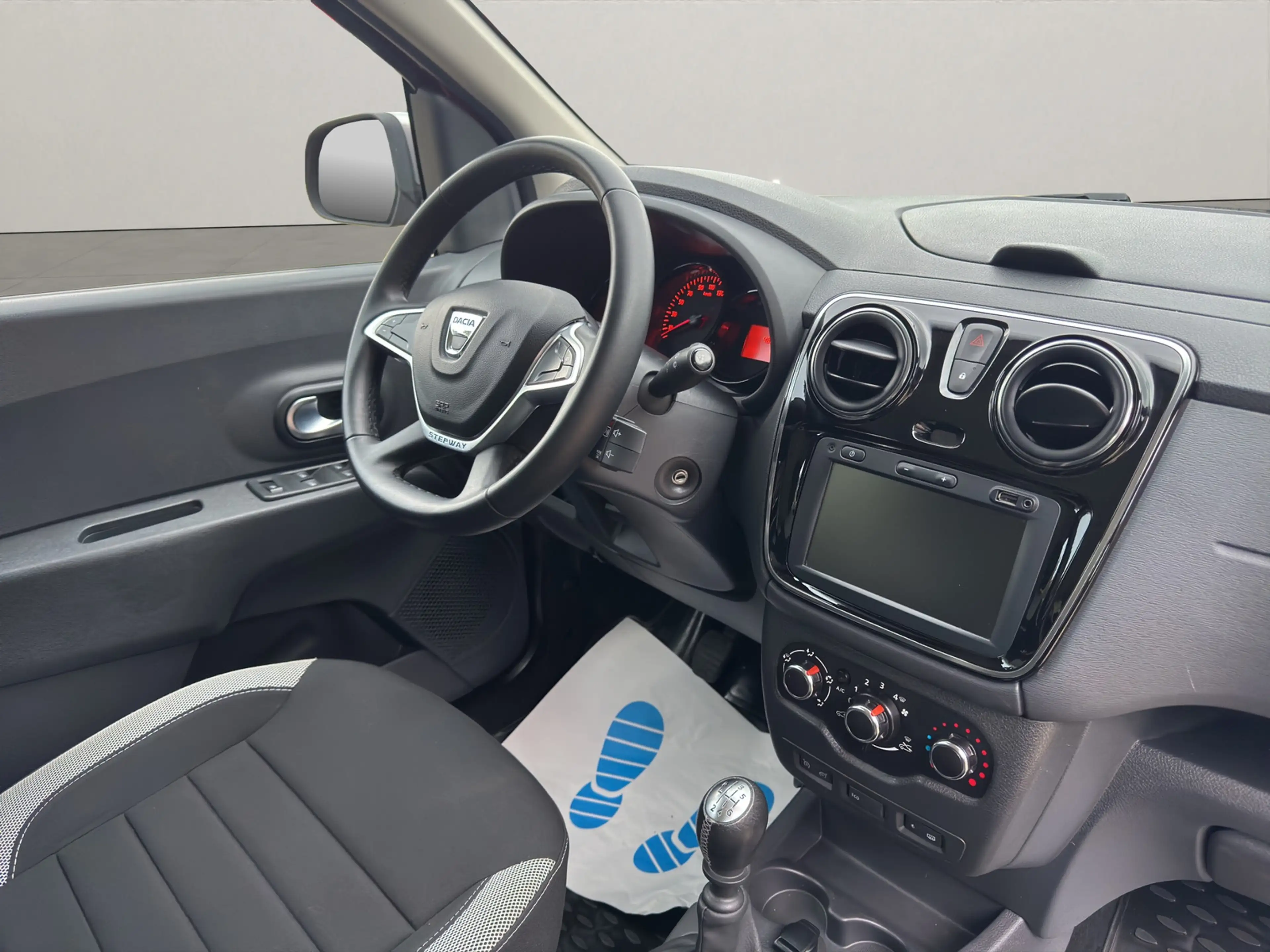 Dacia Lodgy Stepway Pro~1,3 Ltr. - 96 kW TCE KAT~R-KAMERA~131 — photo 14