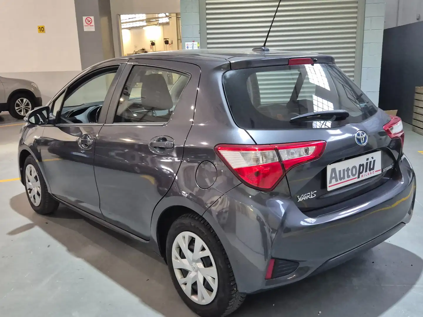 Toyota Yaris Yaris 5p 1.5h Business Grigio - 2