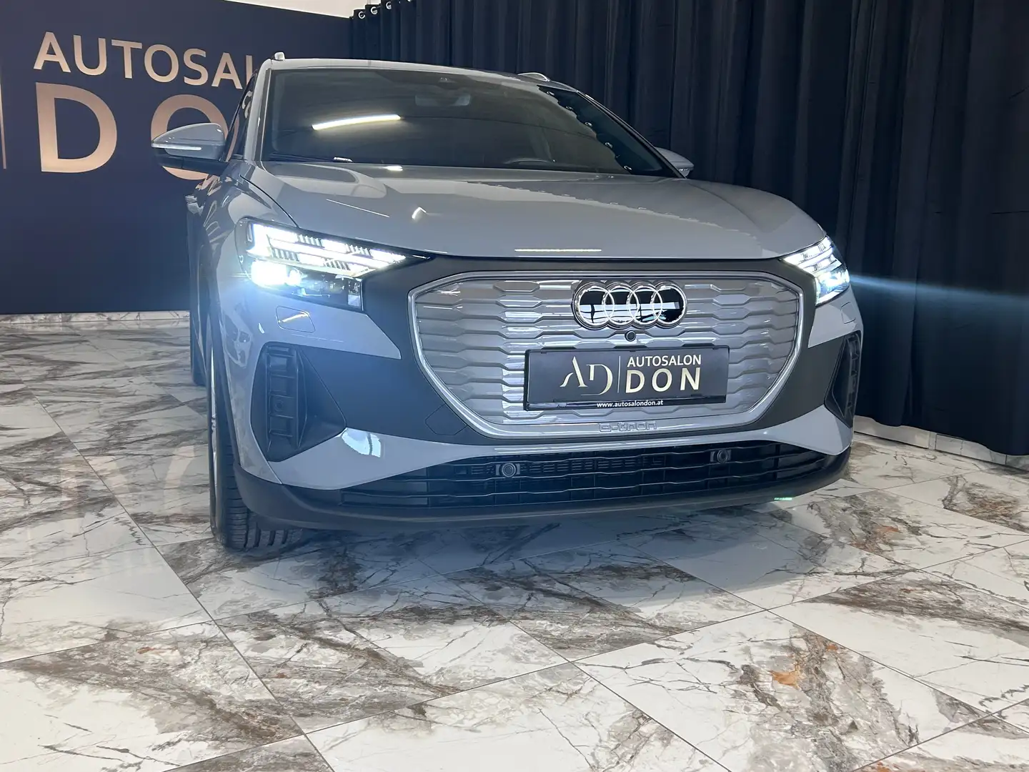 Audi Q4 e-tron 45 e-tron/210kw/82kwh/Panorama Dach Gris - 2