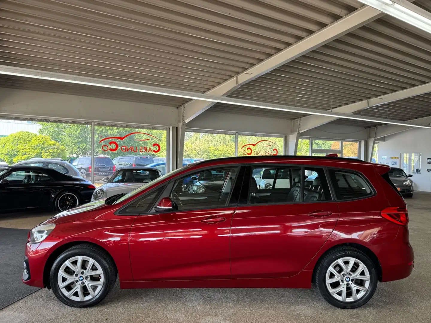 BMW 220 ATG 7Sitz *SHZ*NAV*AHK*PDC*TEM* Červená - 2