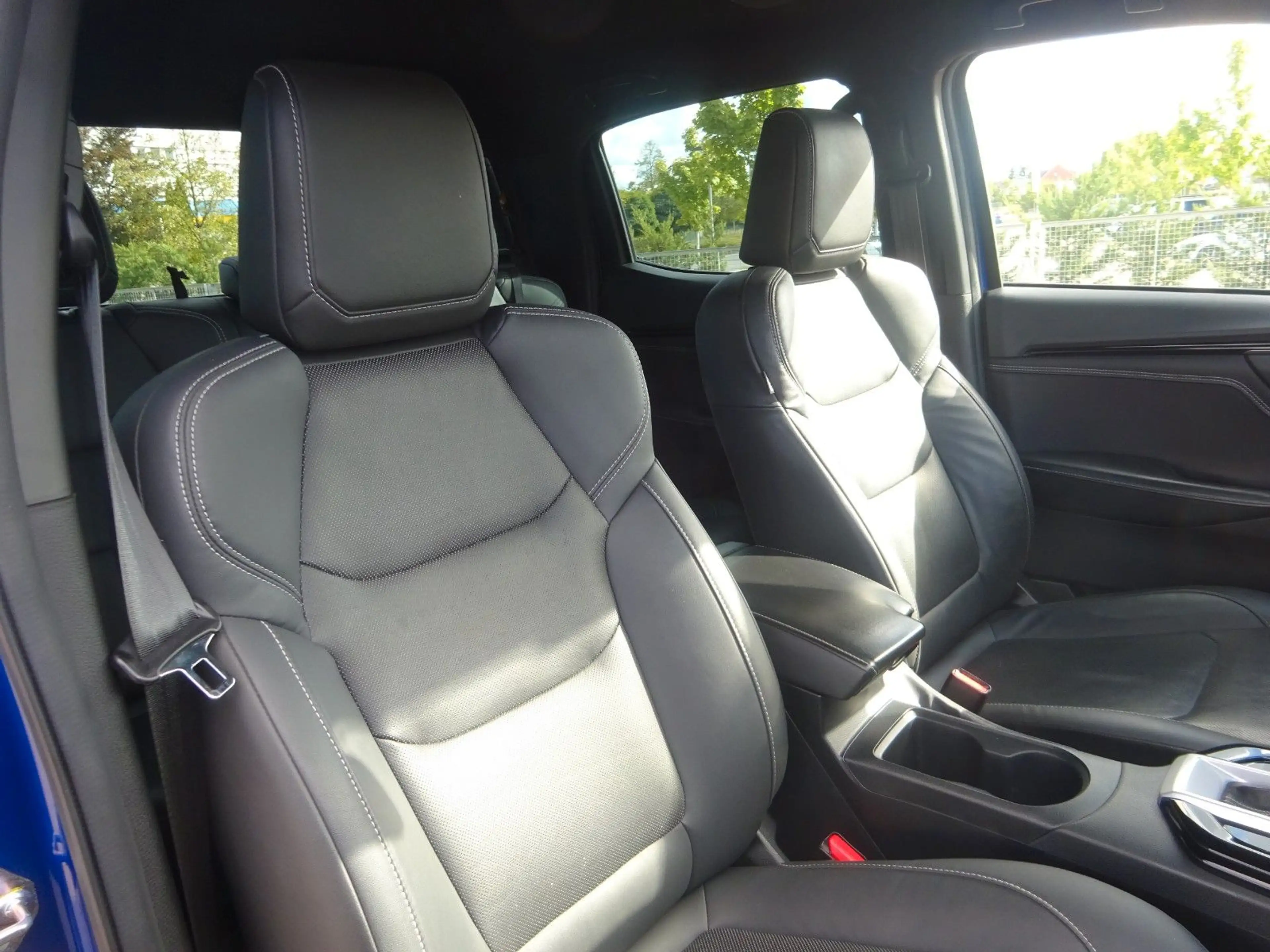 Isuzu D-Max Doka 163PS Autm. 4WD V-CROSS Rollo AHK — photo 9