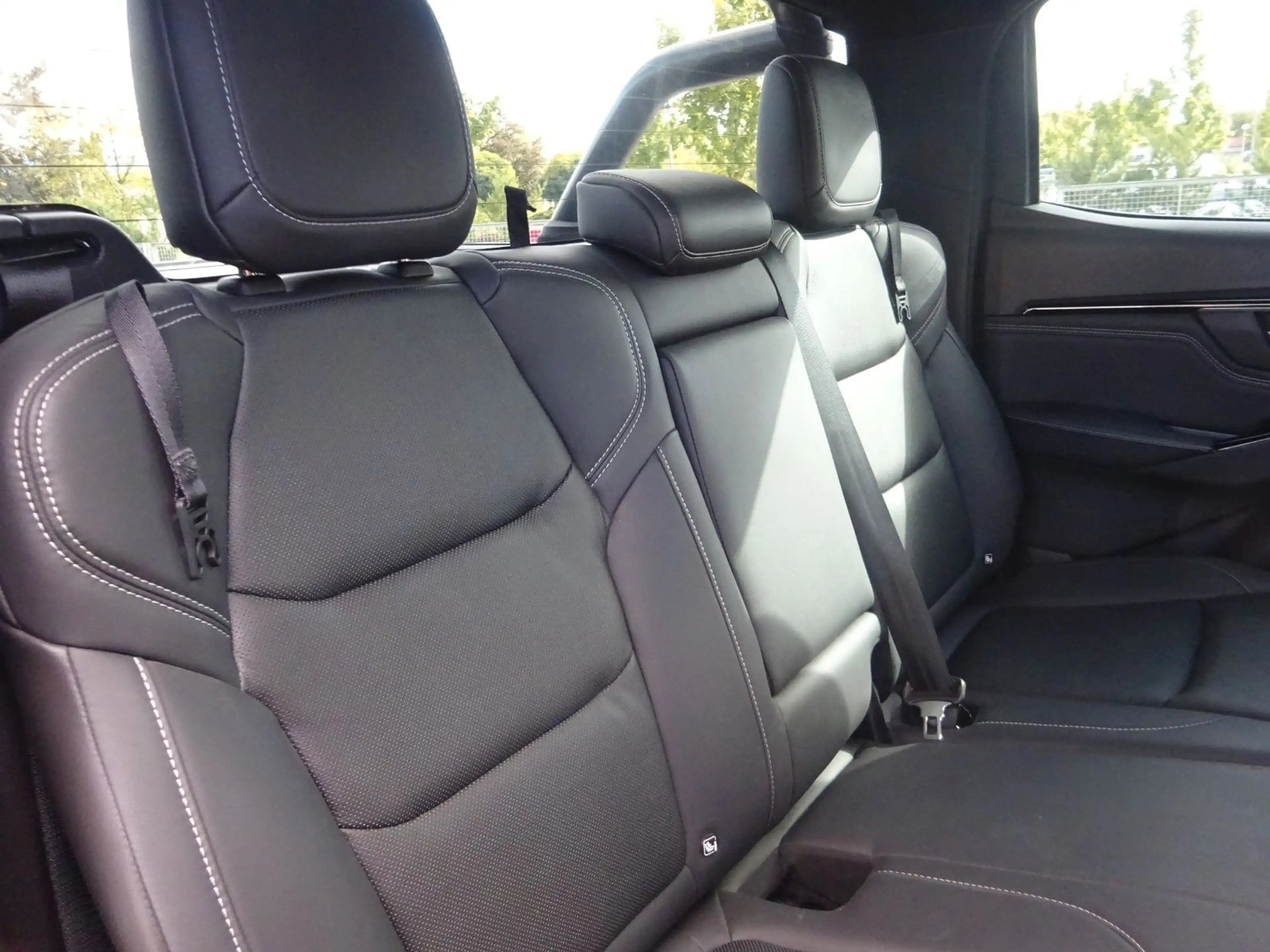 Isuzu D-Max Doka 163PS Autm. 4WD V-CROSS Rollo AHK — photo 10