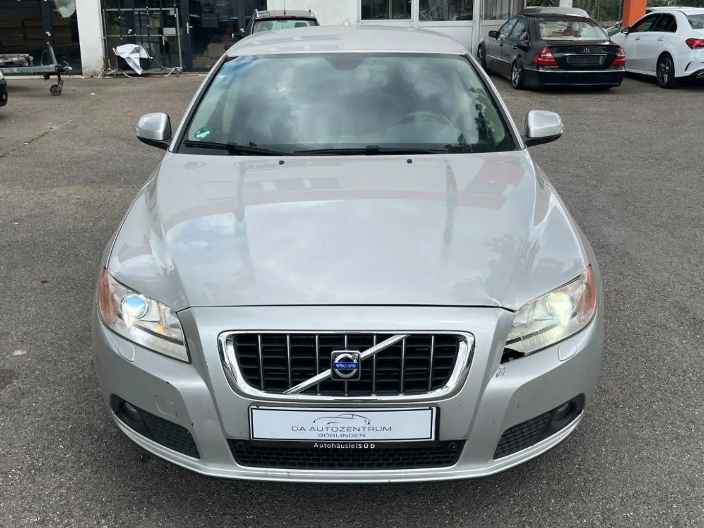 Volvo V70 2.4D Kinetic AUTOMATIK/KLIMA/NAVI/PDC/TEMP Silber - 2