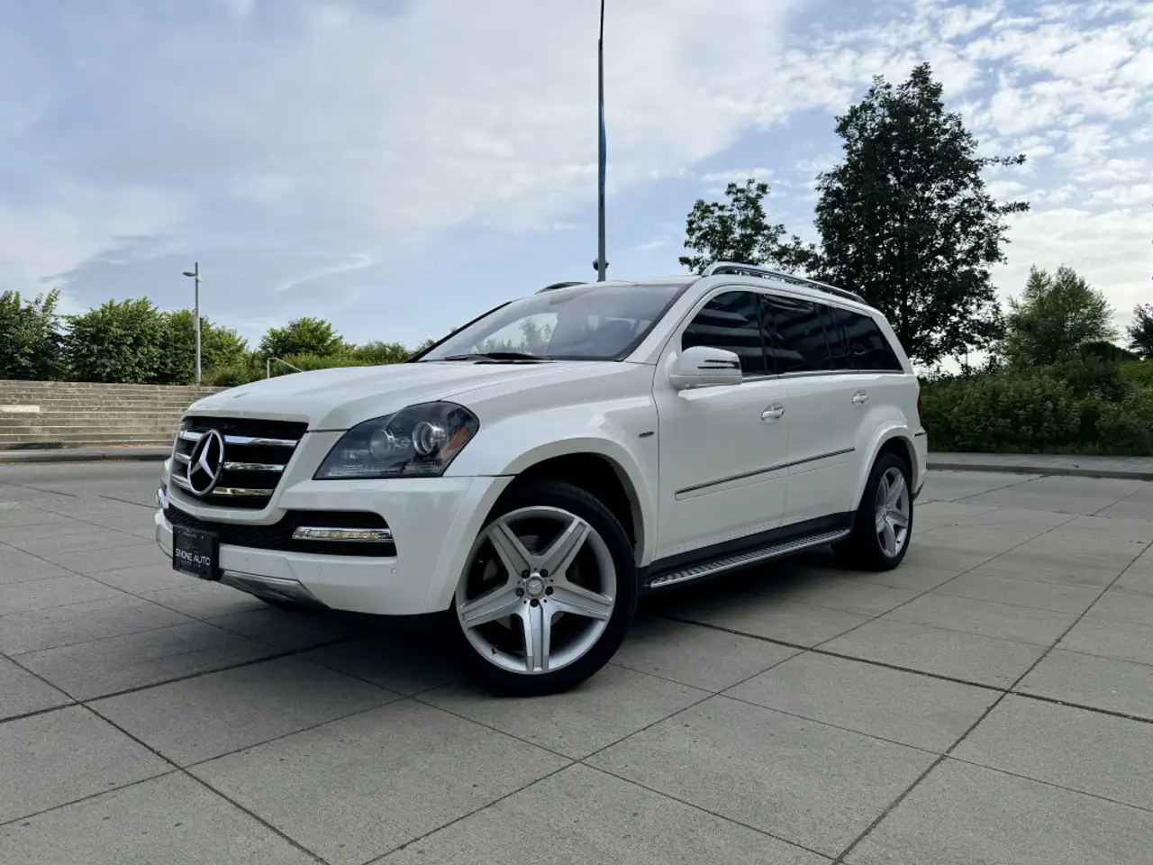 Mercedes-Benz GL-Class снимка Mercedes-Benz GL-Class