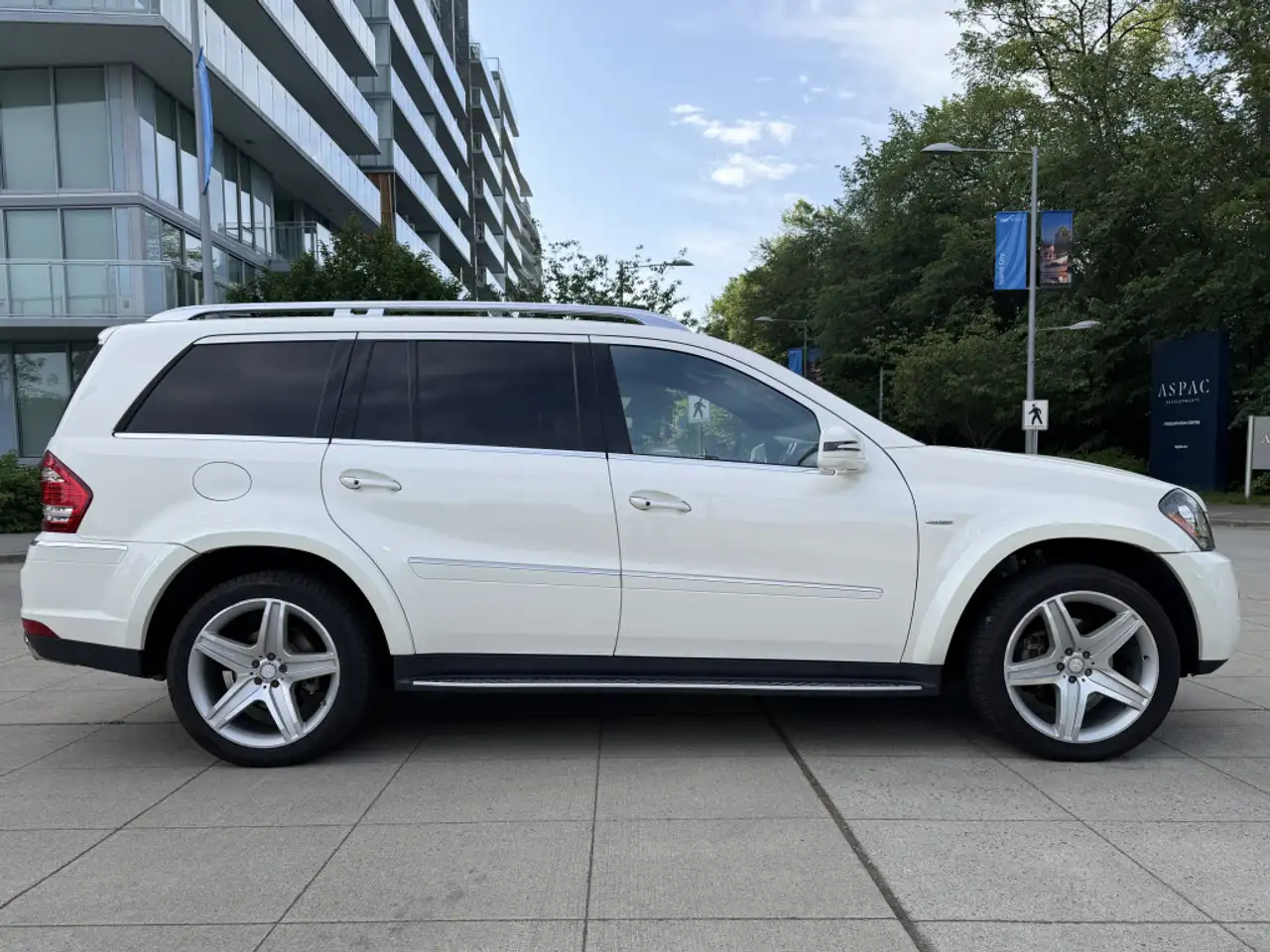 Mercedes-Benz GL-Class снимка Mercedes-Benz GL-Class