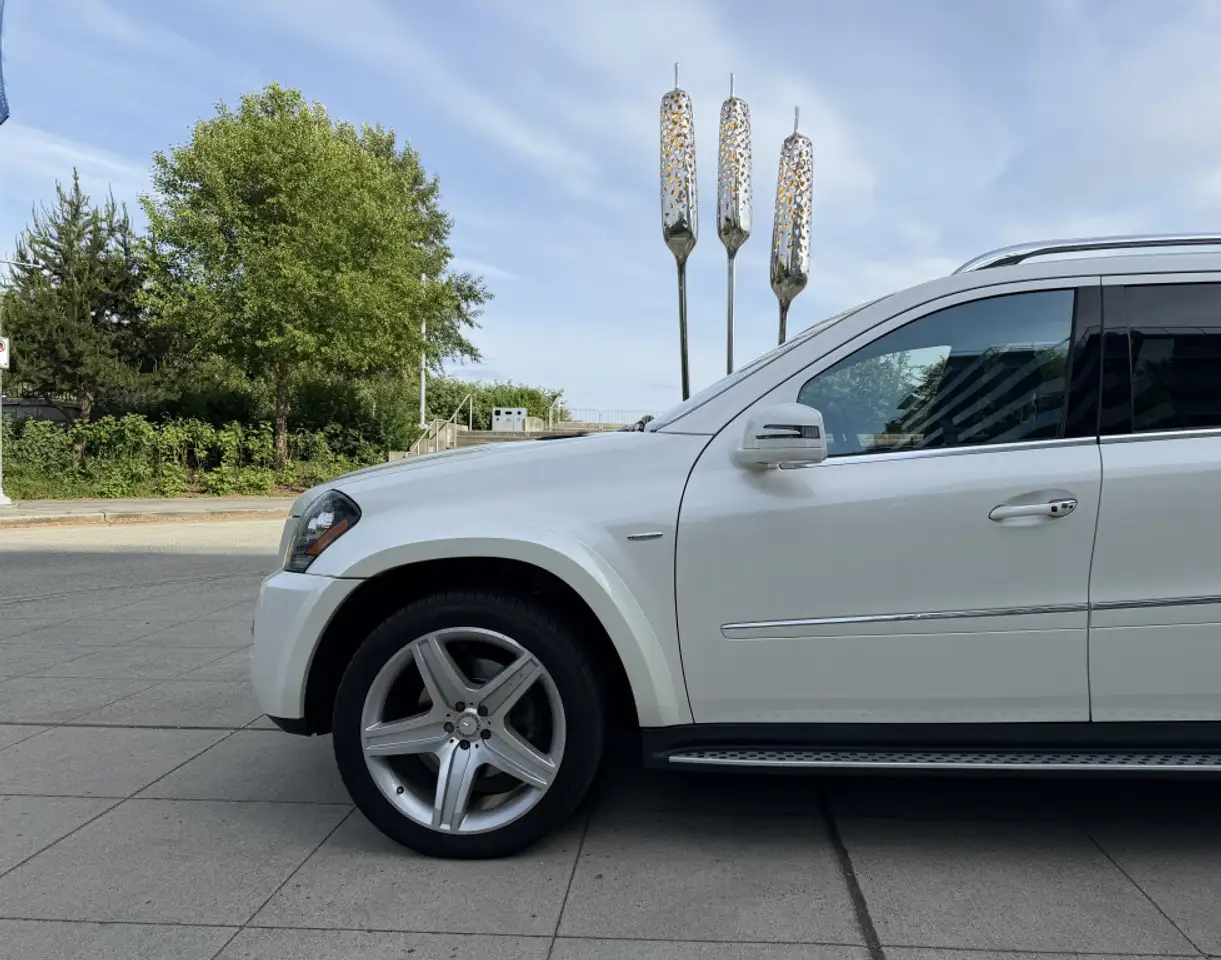 Mercedes-Benz GL-Class снимка Mercedes-Benz GL-Class