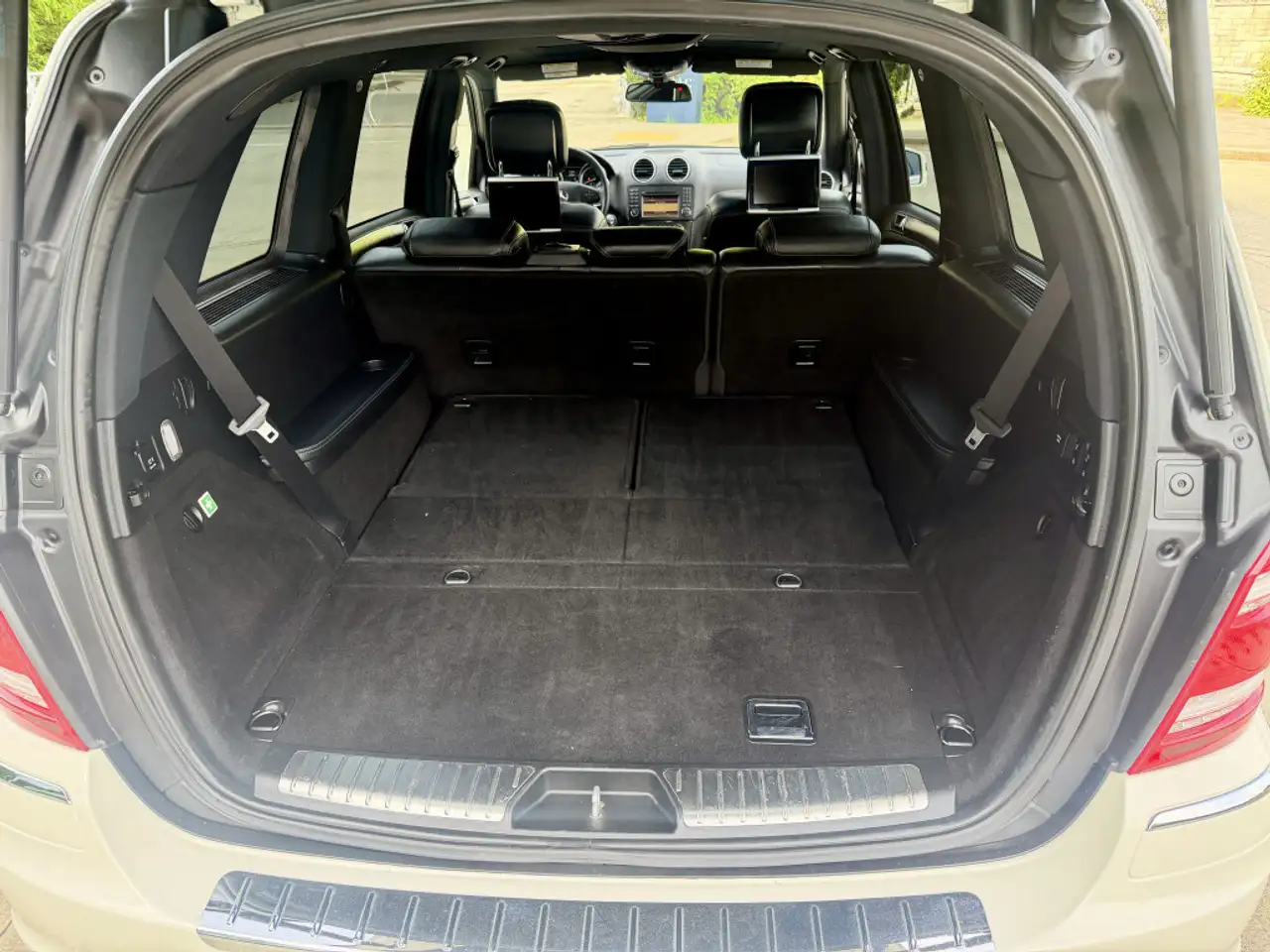 Mercedes-Benz GL-Class снимка Mercedes-Benz GL-Class