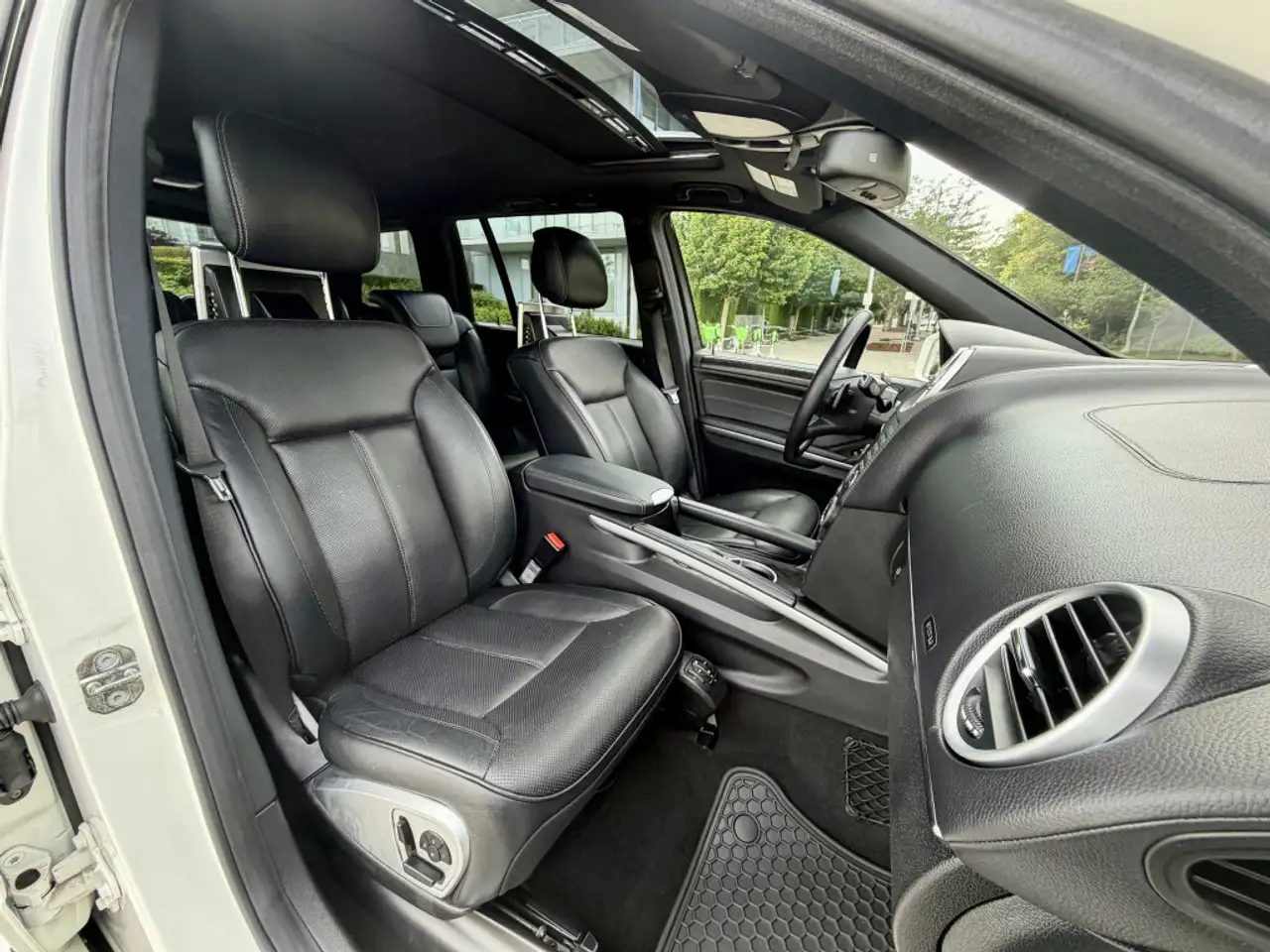 Mercedes-Benz GL-Class снимка Mercedes-Benz GL-Class