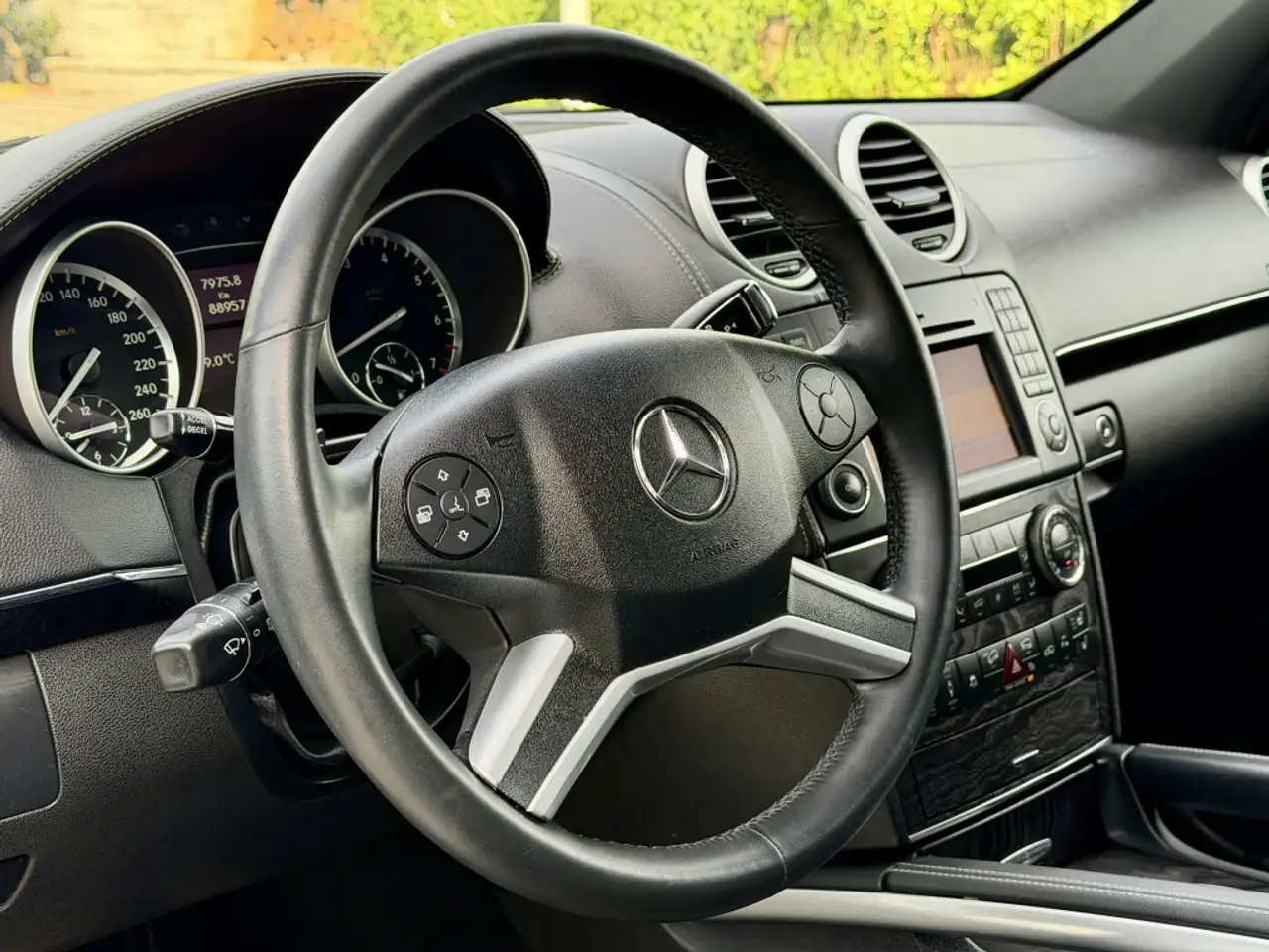 Mercedes-Benz GL-Class снимка Mercedes-Benz GL-Class