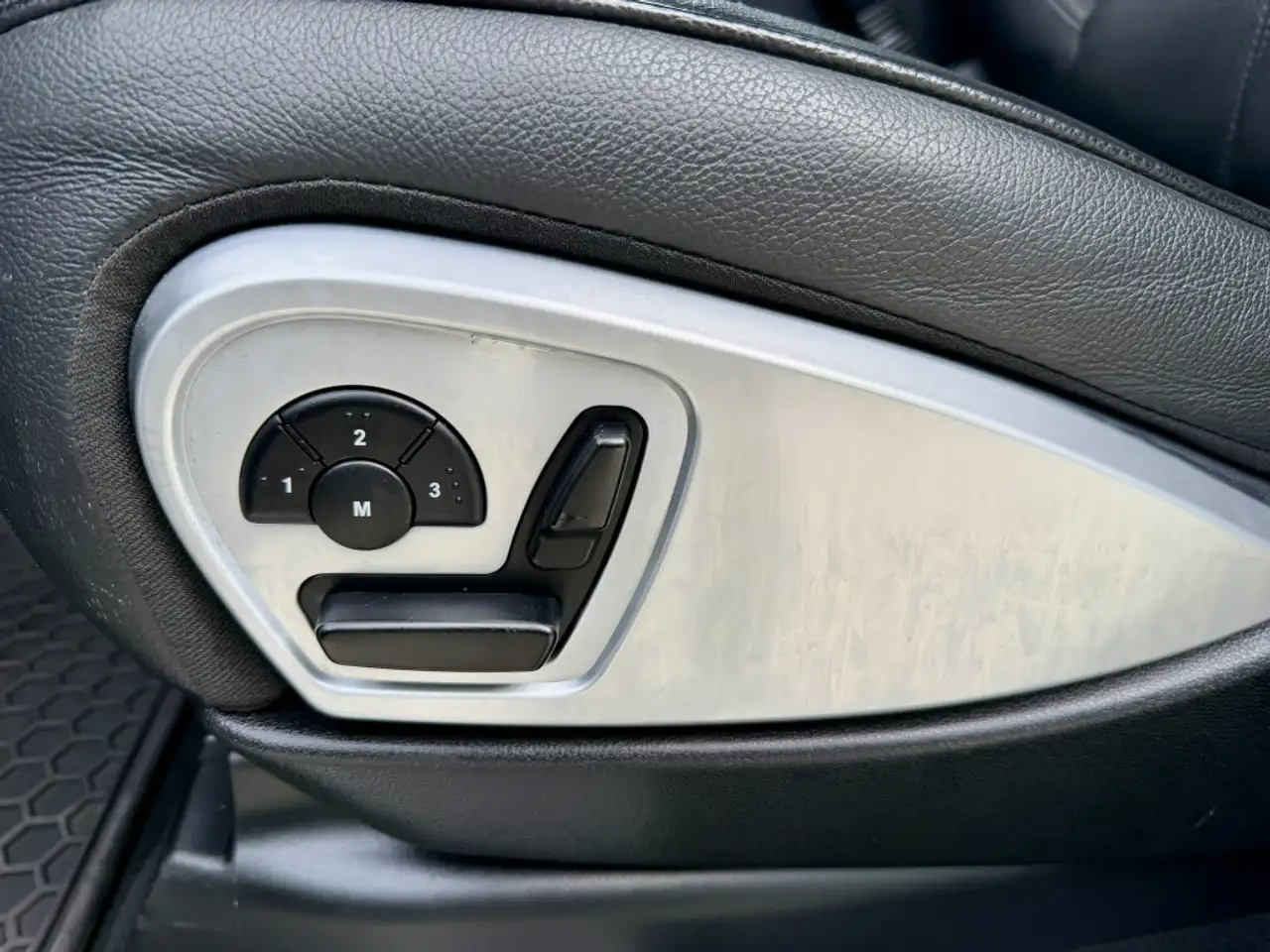 Mercedes-Benz GL-Class снимка Mercedes-Benz GL-Class