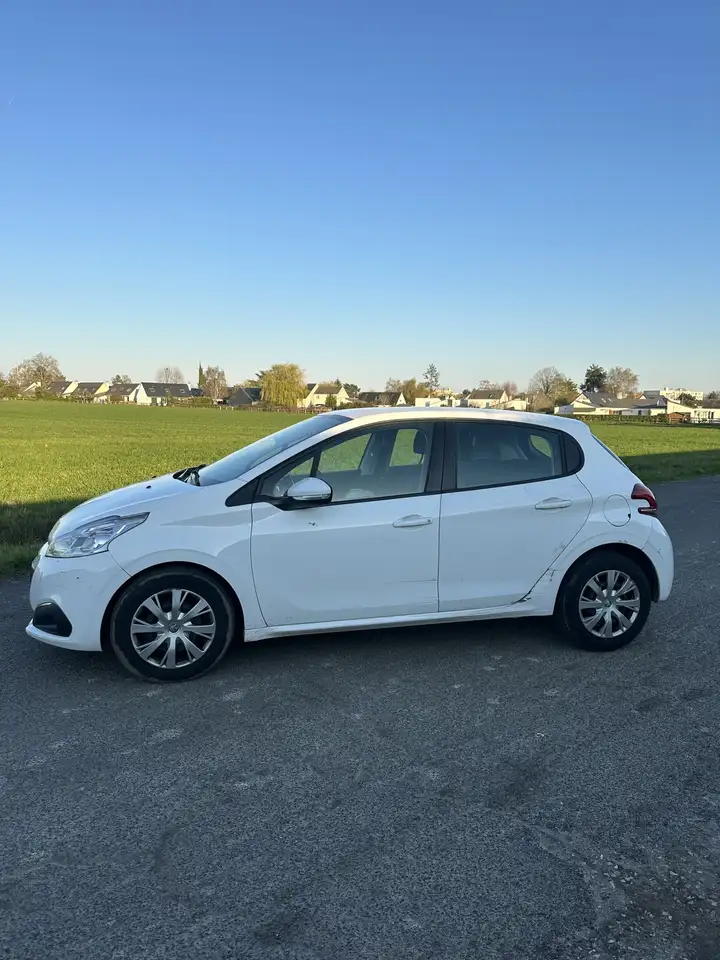 Peugeot 208 BlueHDi 100ch S\u0026S BVM5 Active