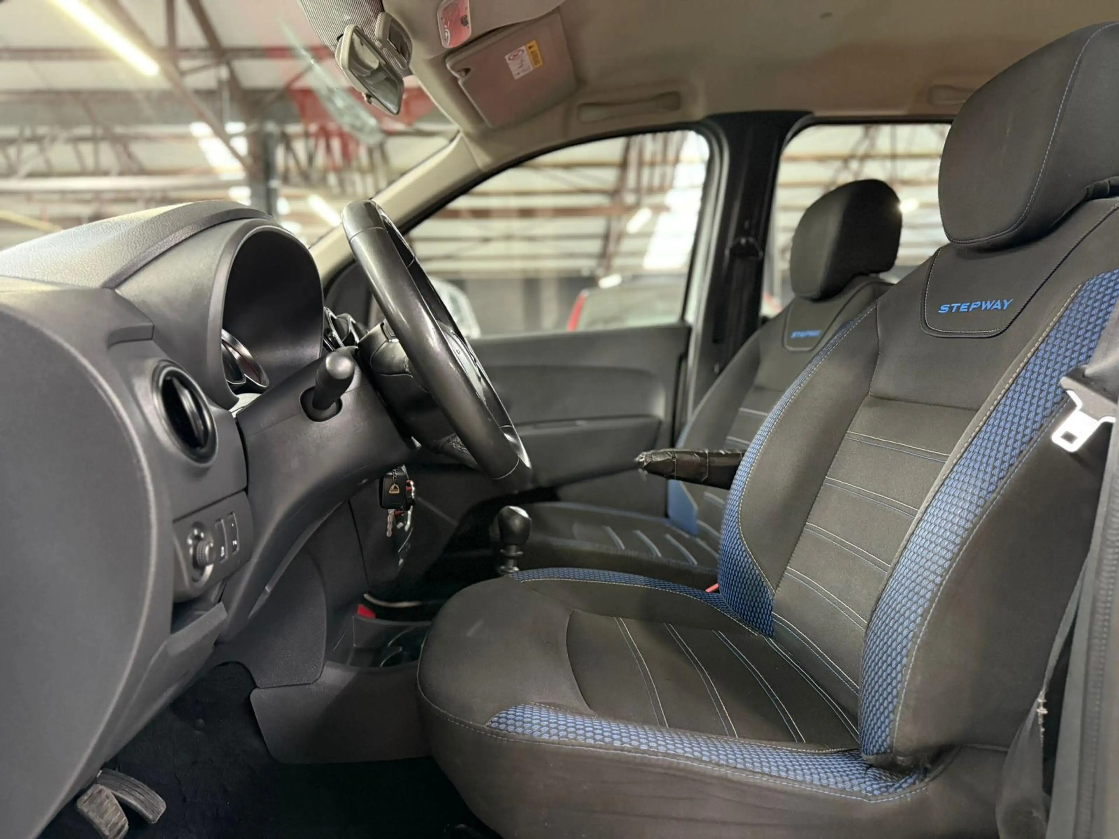 Dacia Lodgy Stepway 1.3 * 1ER PROP * 7 PLACES * CAMERA * GPS — photo 8