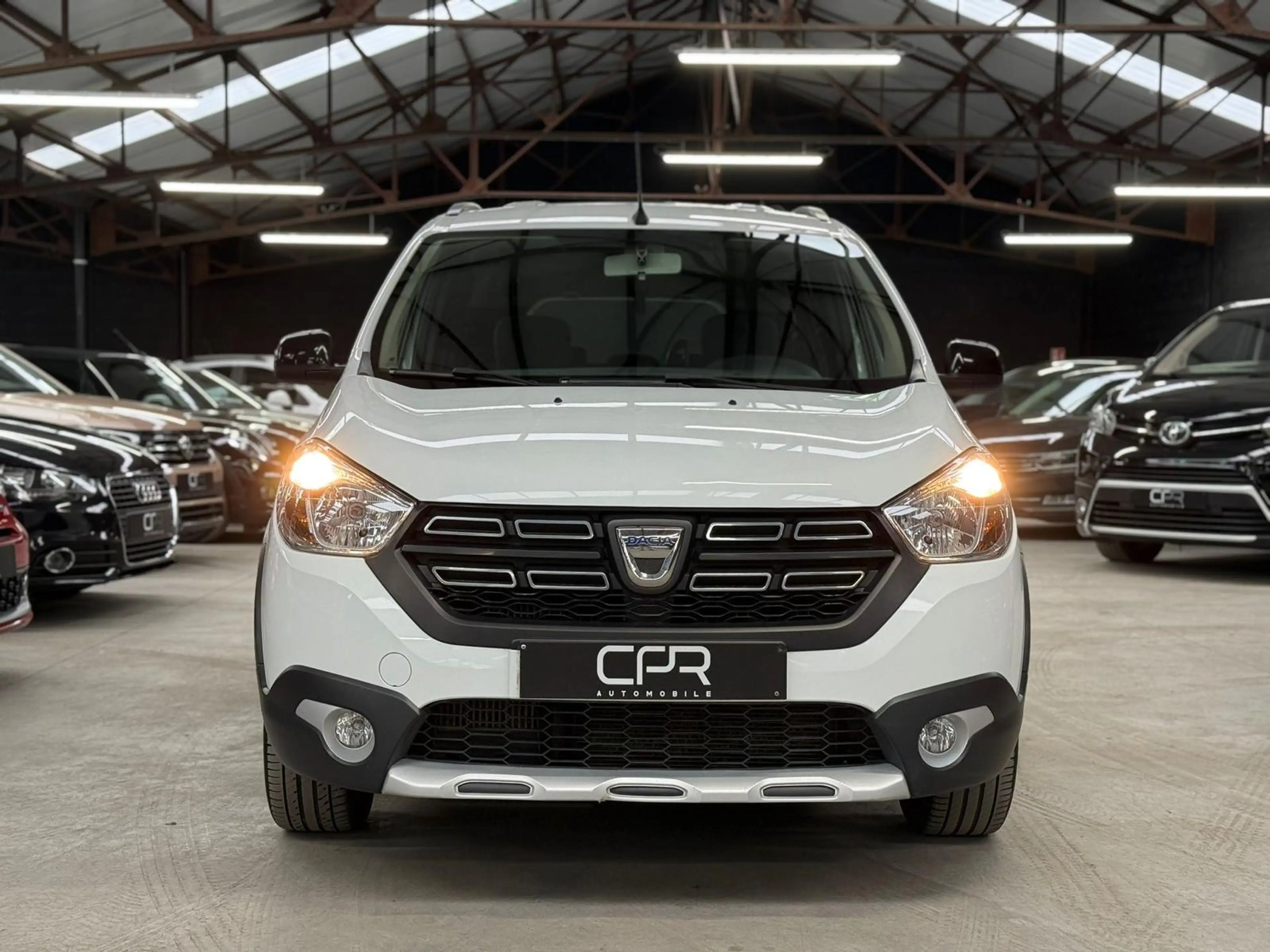 Dacia Lodgy Stepway 1.3 * 1ER PROP * 7 PLACES * CAMERA * GPS — photo 2