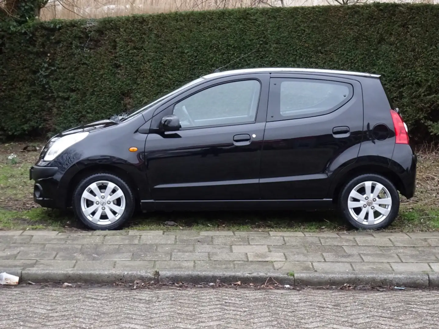 Nissan Pixo 1.0 Look met Radio en Airco Negro - 2