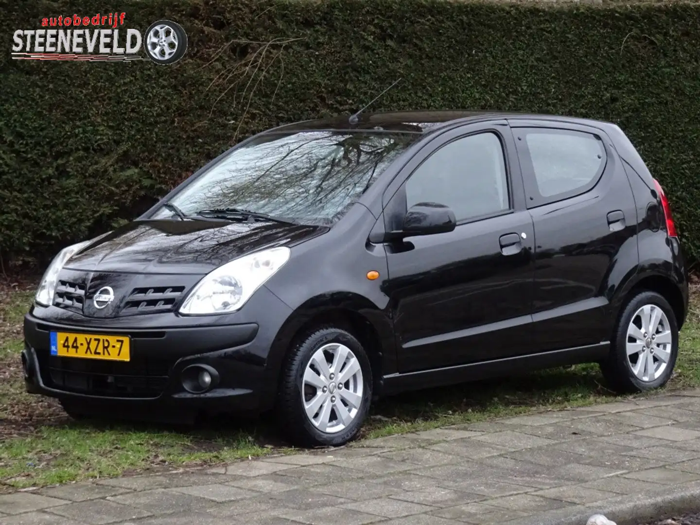 Nissan Pixo 1.0 Look met Radio en Airco Negro - 1