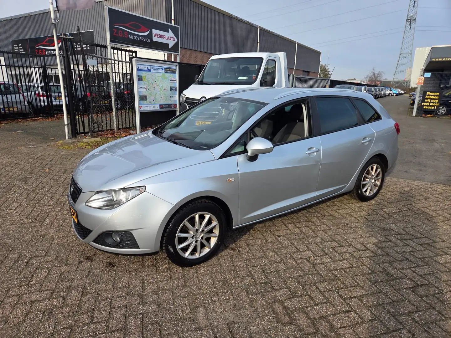 SEAT Ibiza ST 1.4 Style/TREKHAAK Gris - 2