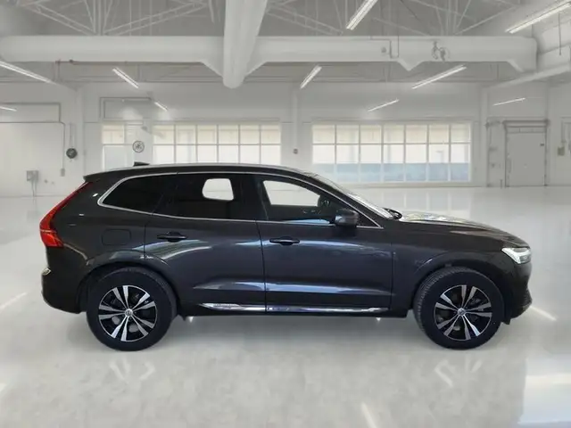Volvo XC60 view 3