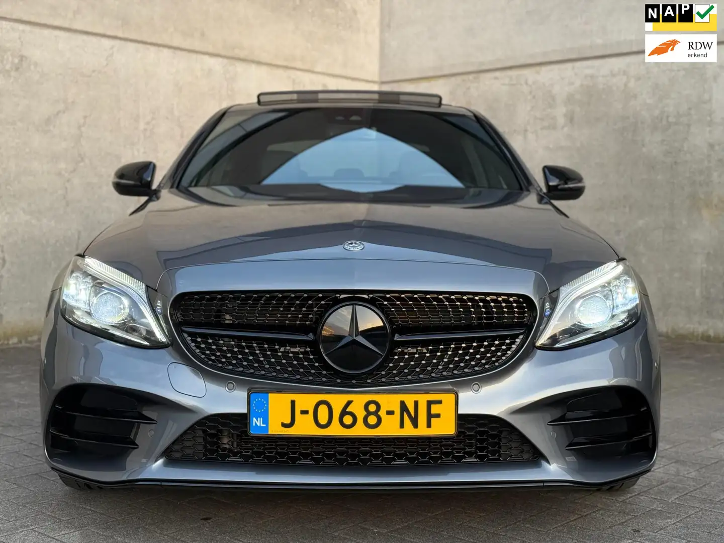 Mercedes-Benz C 180 Business Solution AMG, PANO, ORIGINEEL NL! Grijs - 1