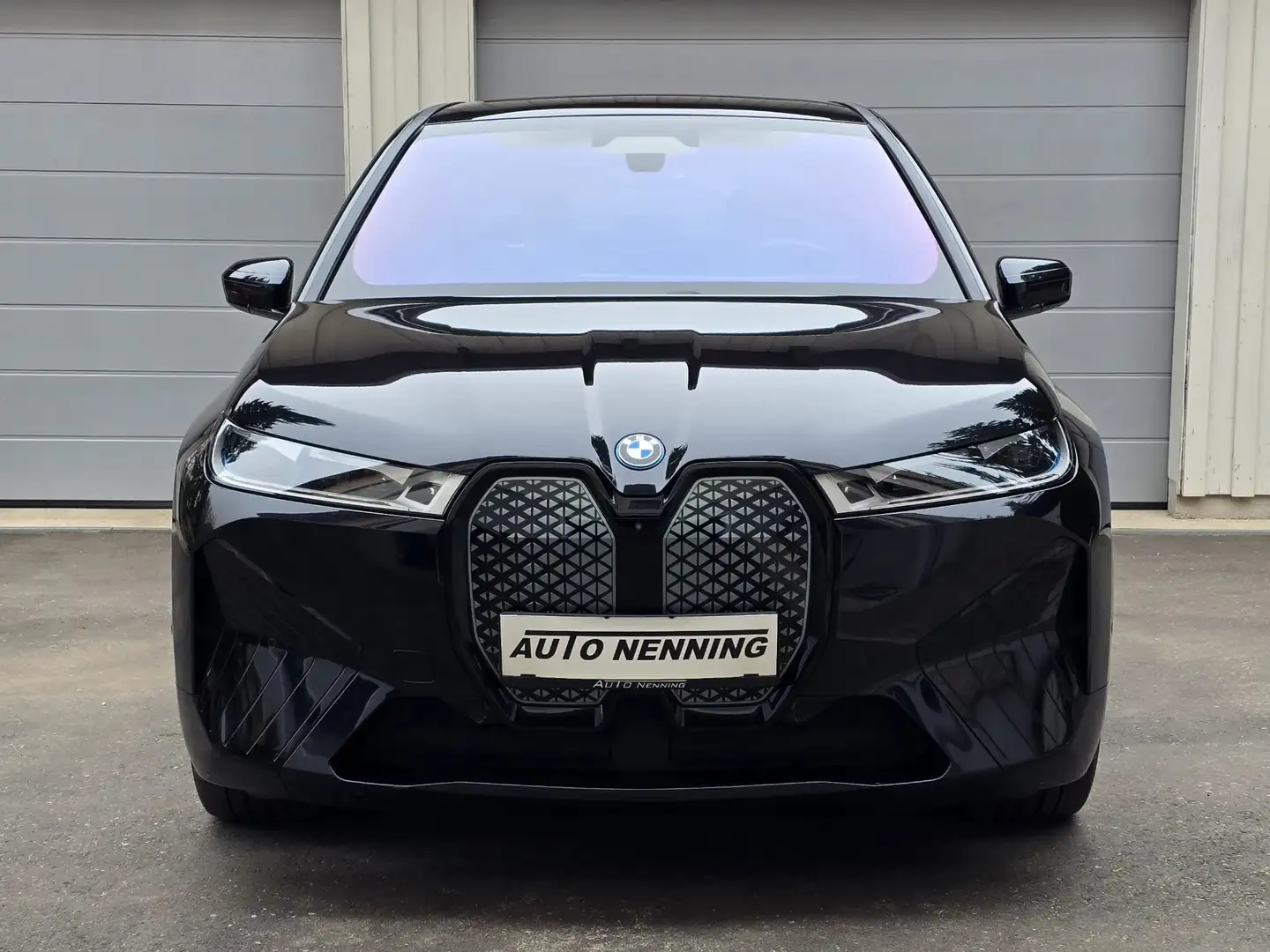 BMW iX 40 xDrive Sport SOH 96,2% AHK 22" harman/kar Laser Schwarz - 2