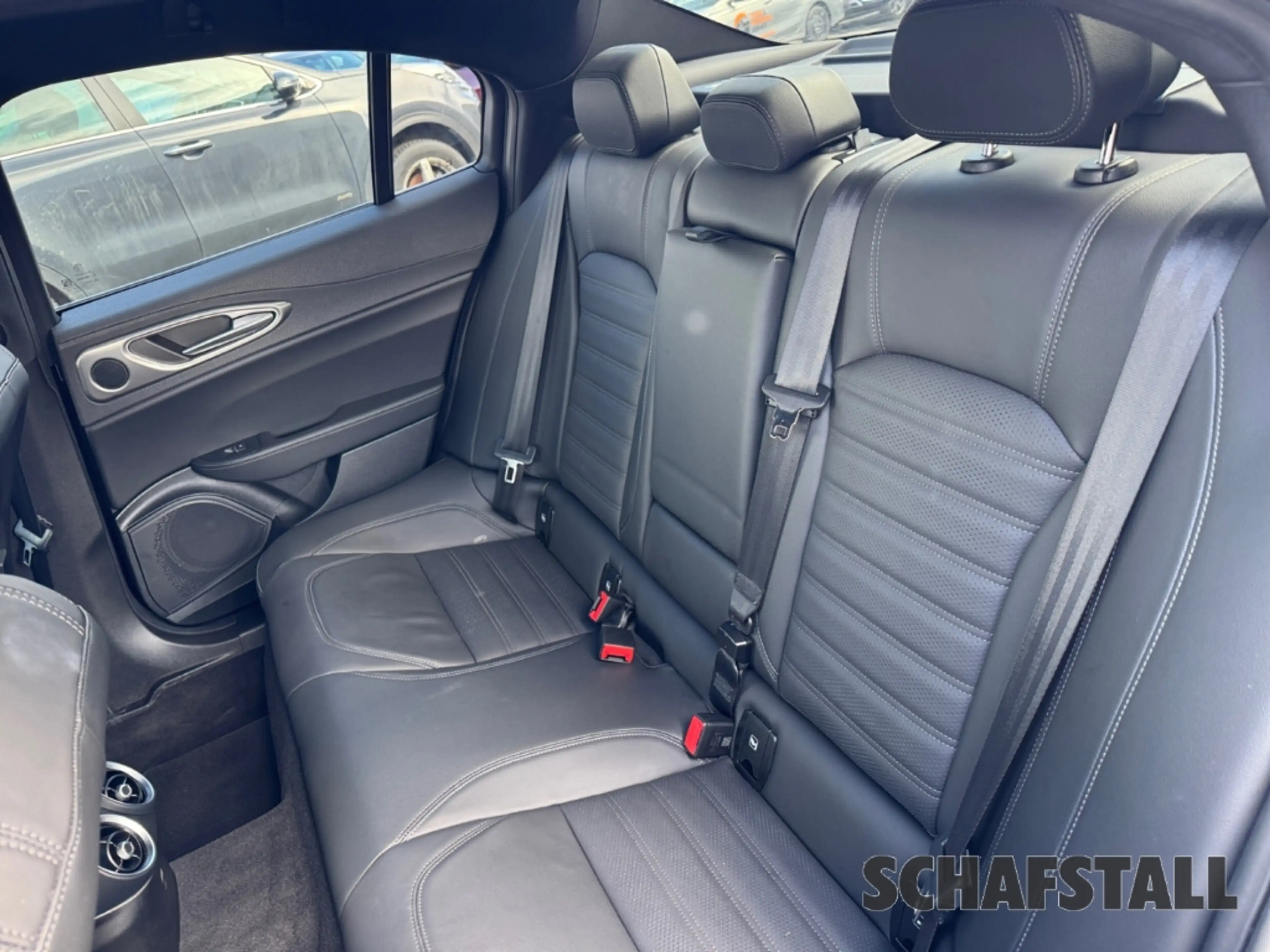 Alfa Romeo Giulia Q4 2.0 Turbo Veloce Technologie-Paket Komfort-Pake — photo 15